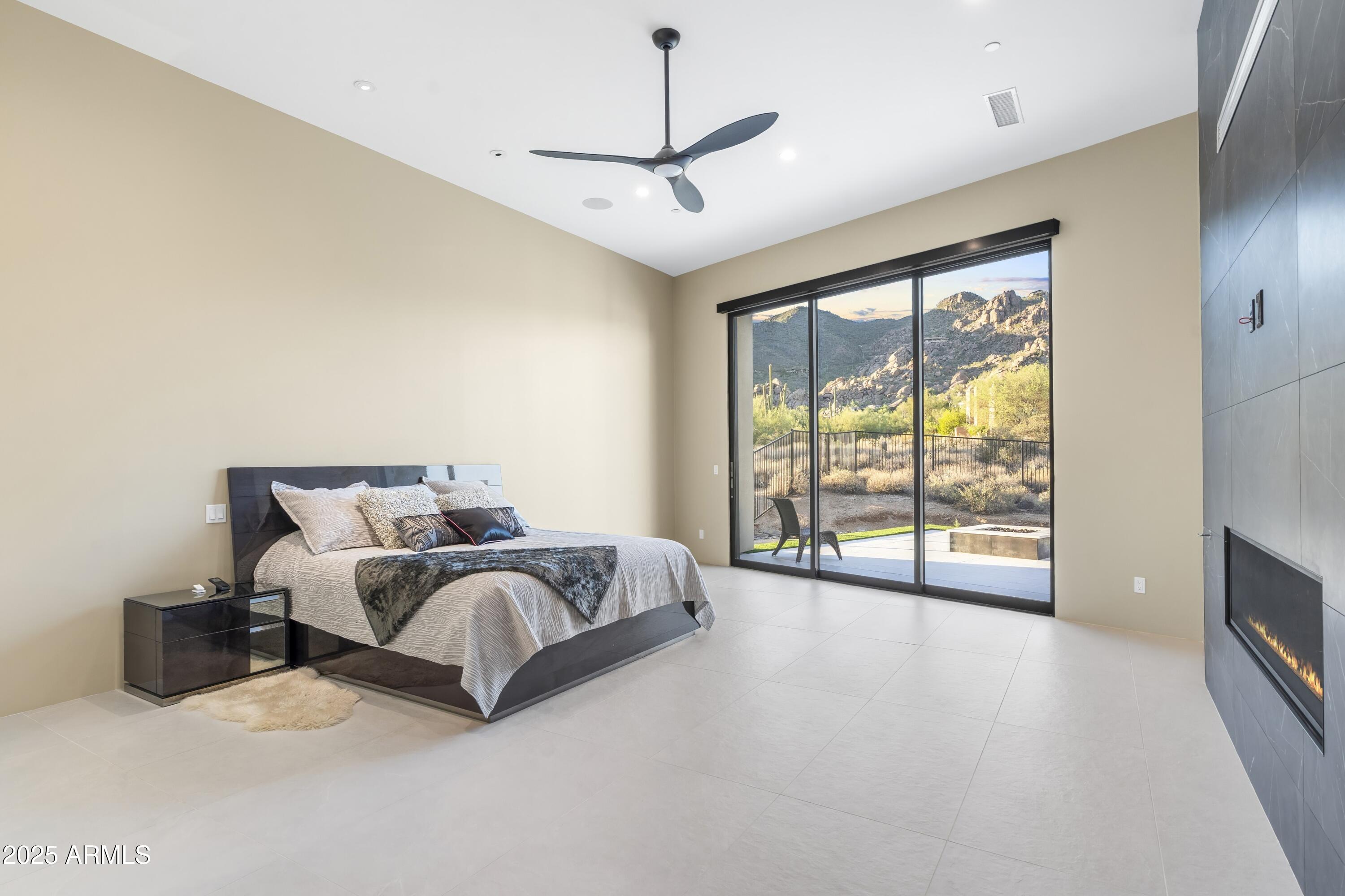 6816 E Stagecoach Pass