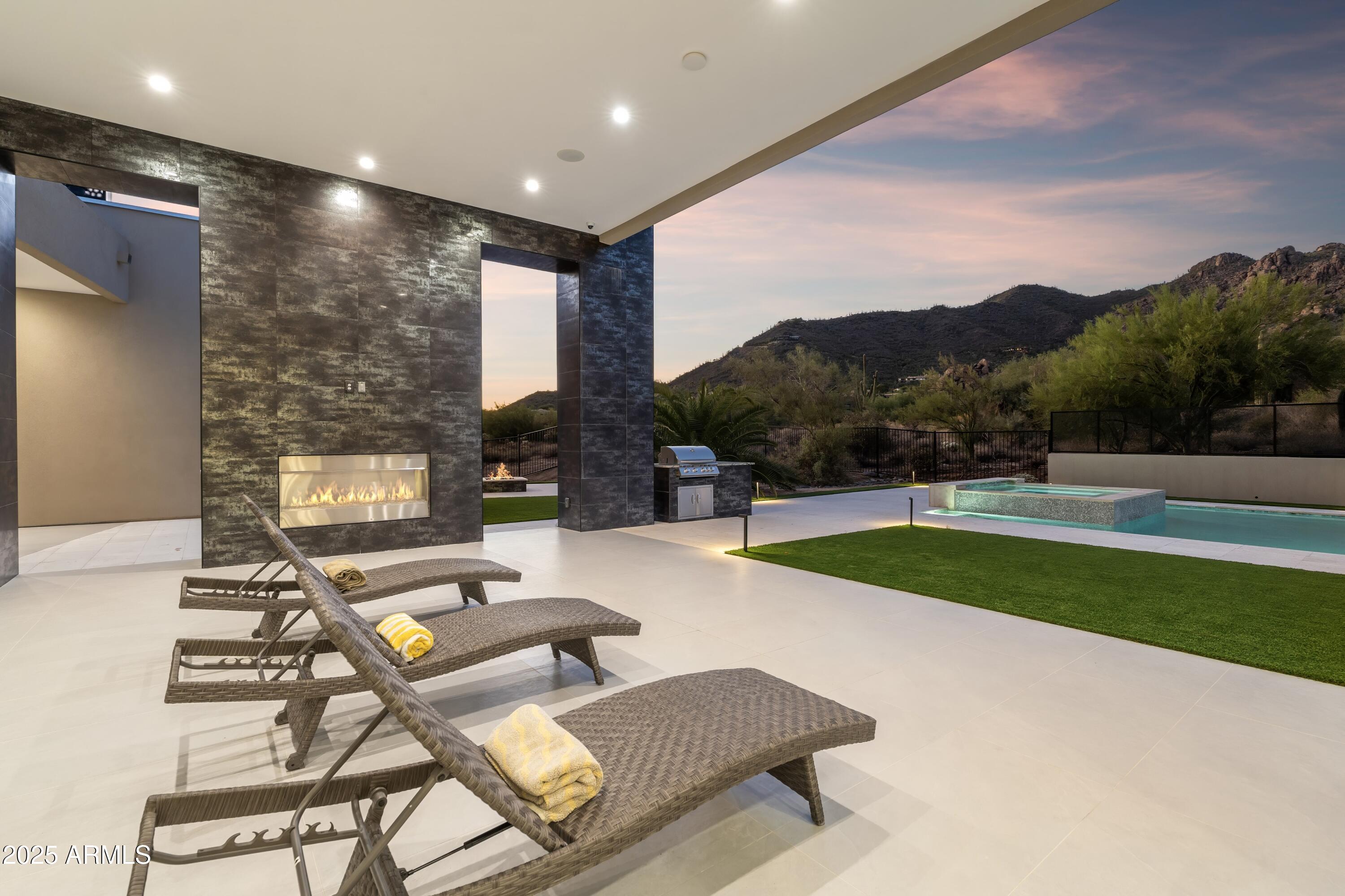 6816 E Stagecoach Pass