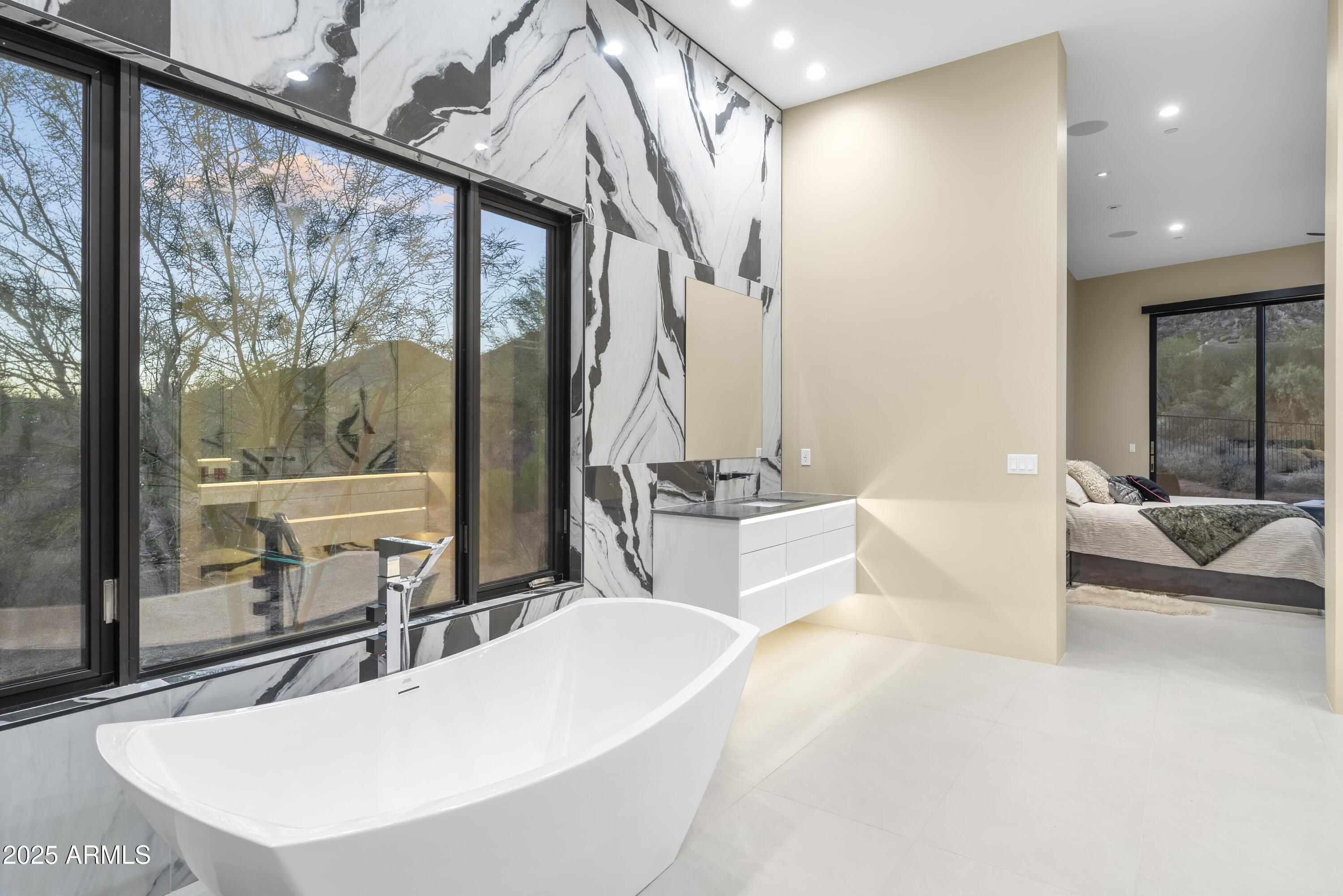 6816 E Stagecoach Pass