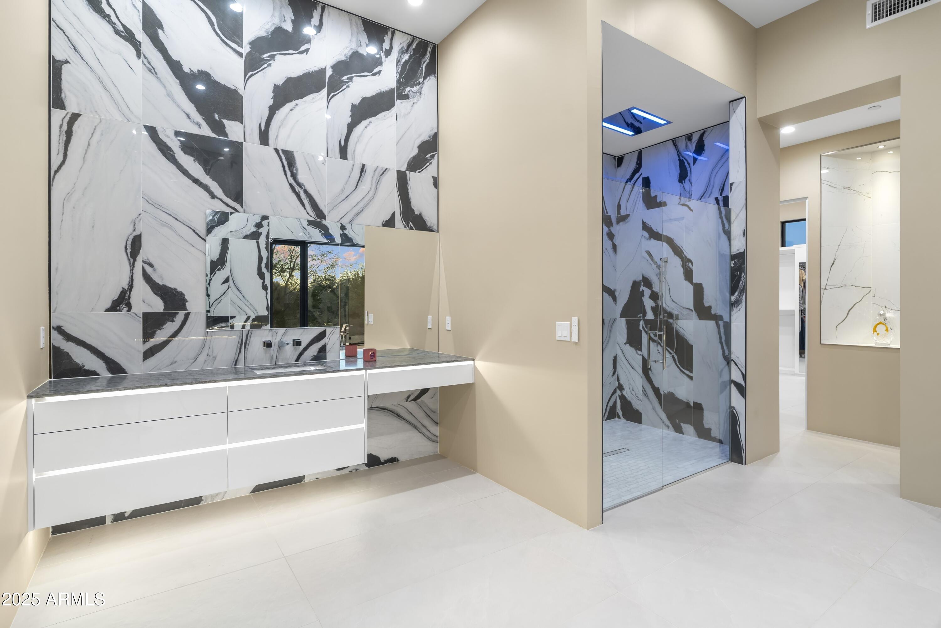 6816 E Stagecoach Pass