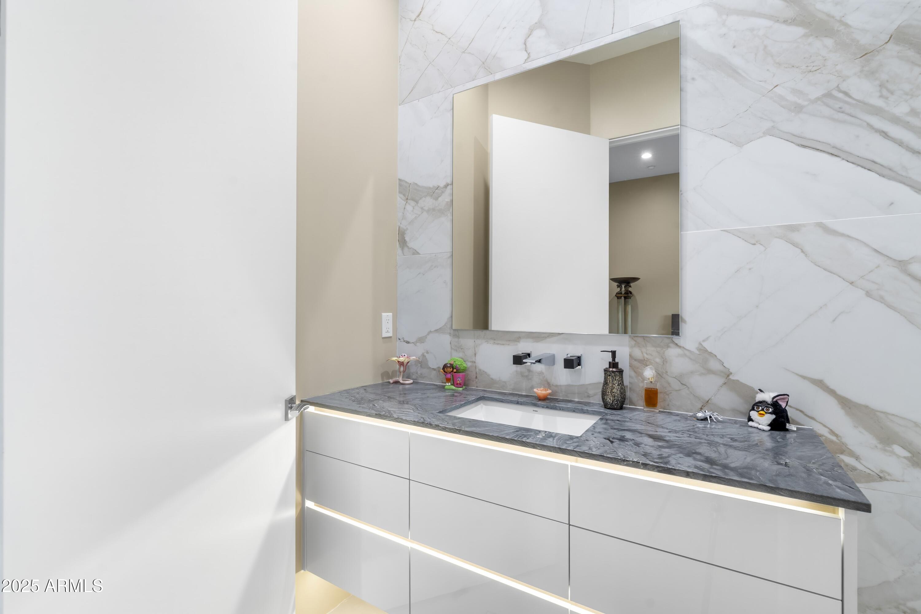 6816 E Stagecoach Pass