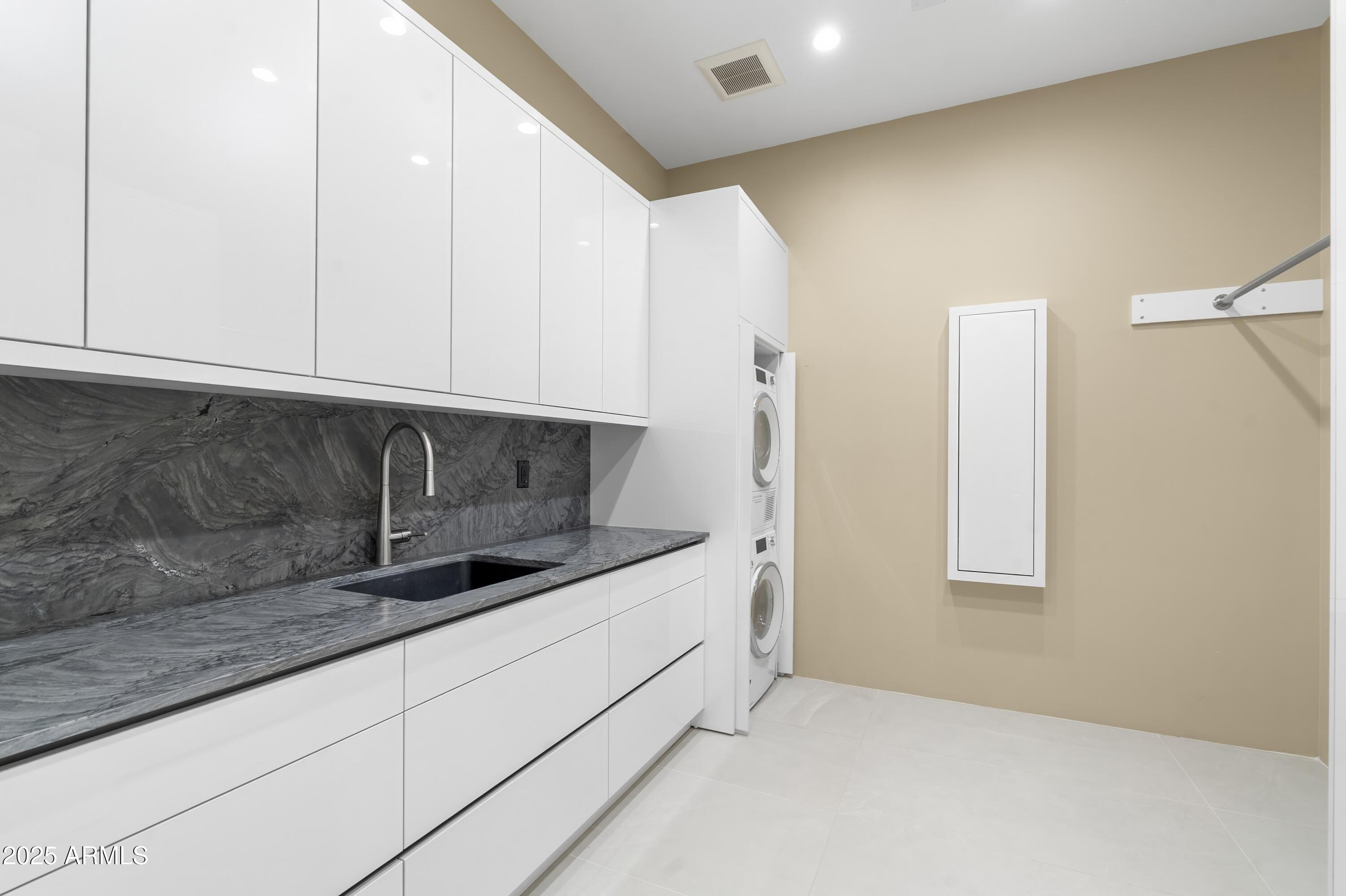 6816 E Stagecoach Pass