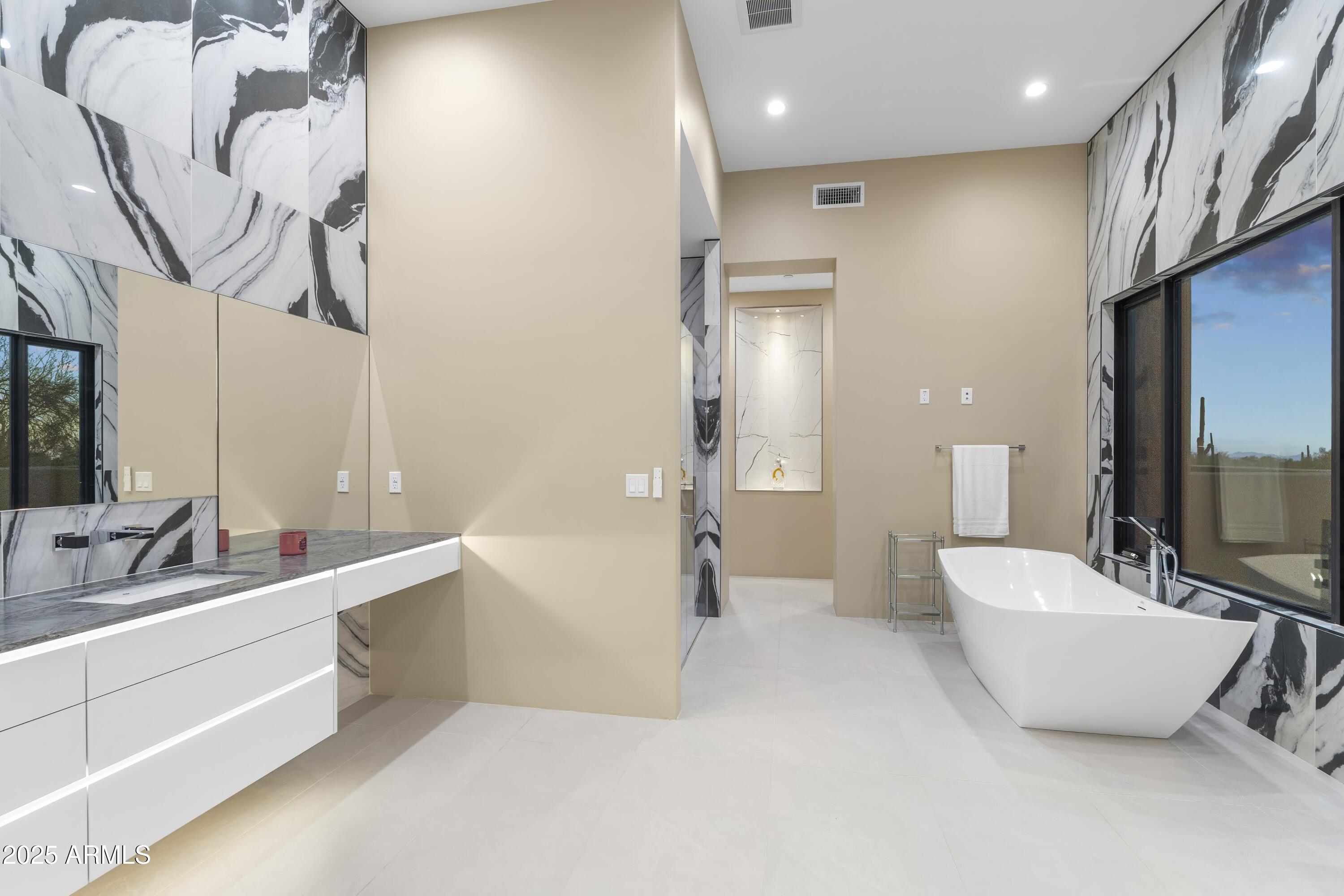 6816 E Stagecoach Pass