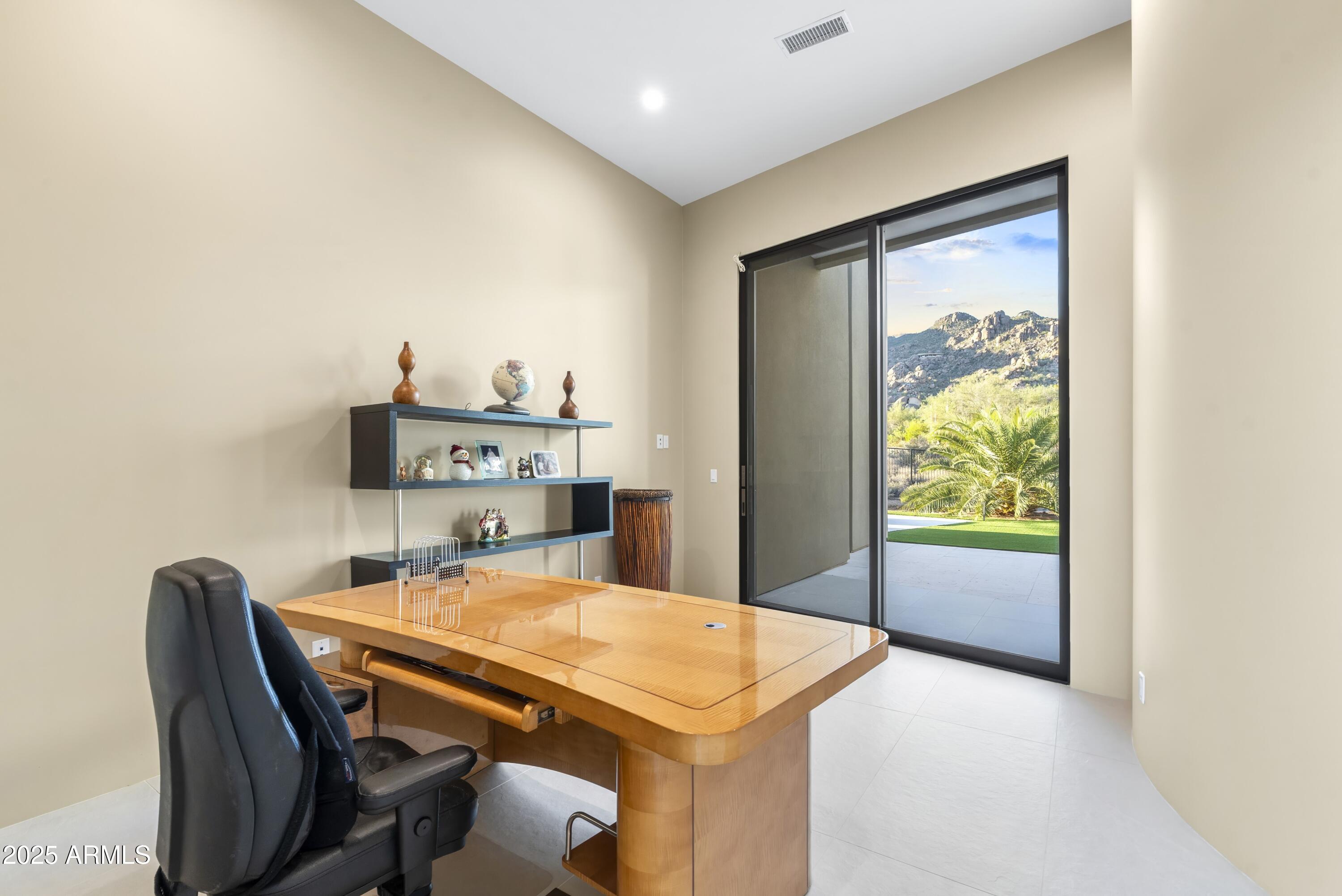 6816 E Stagecoach Pass