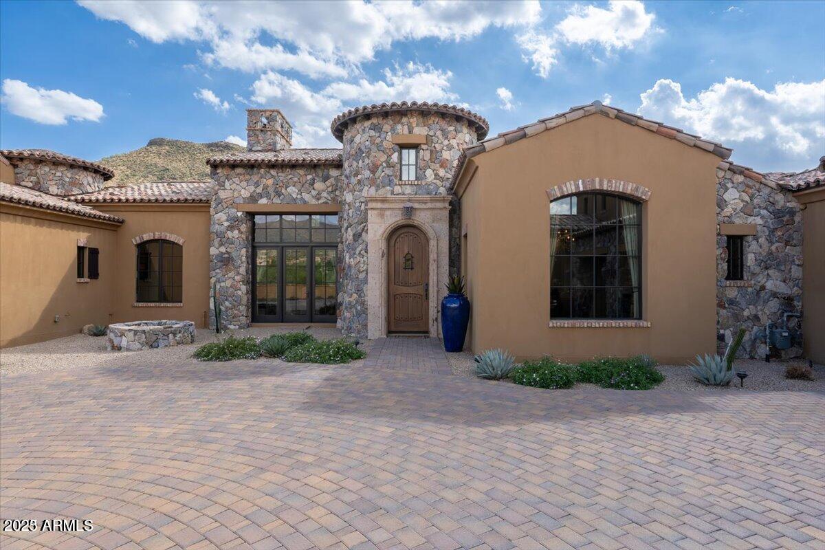 9514 E MADERA Drive