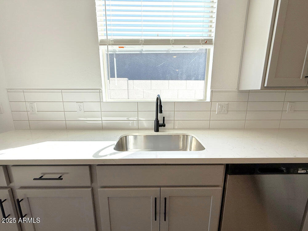 6466 E FIDDLENECK Way