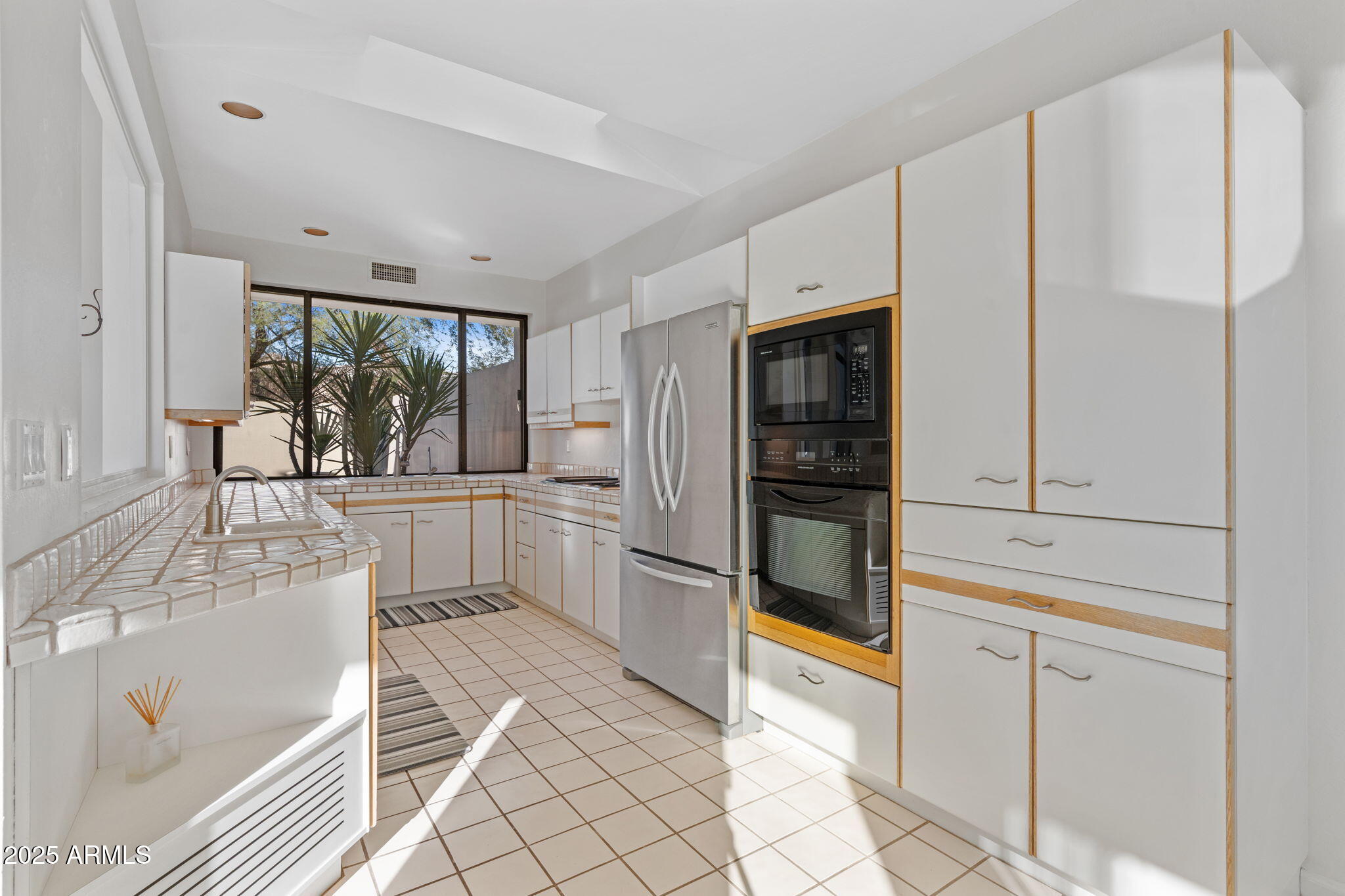 8510 E VISTA BONITA Drive
