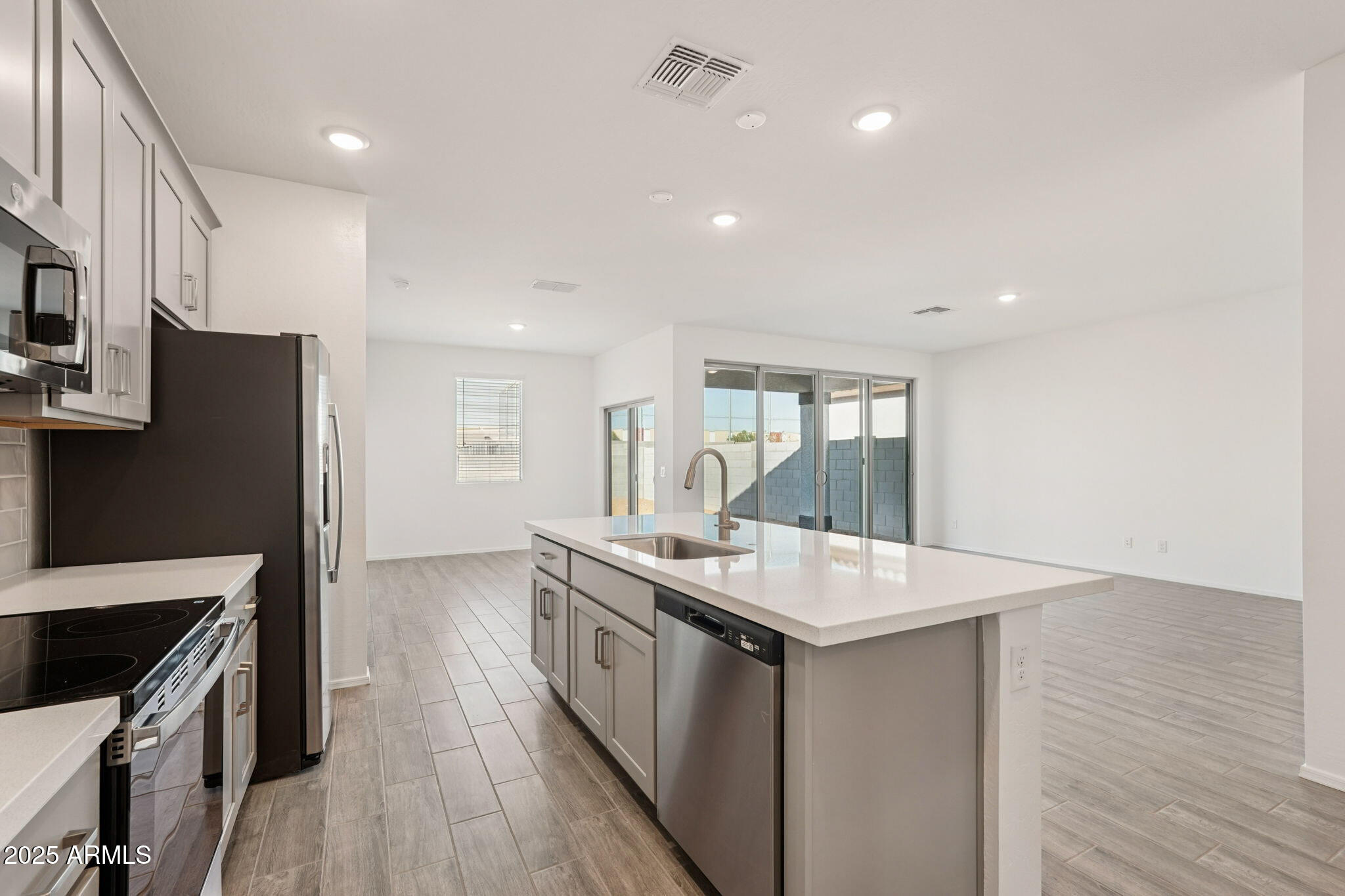 24152 W BOWKER Street