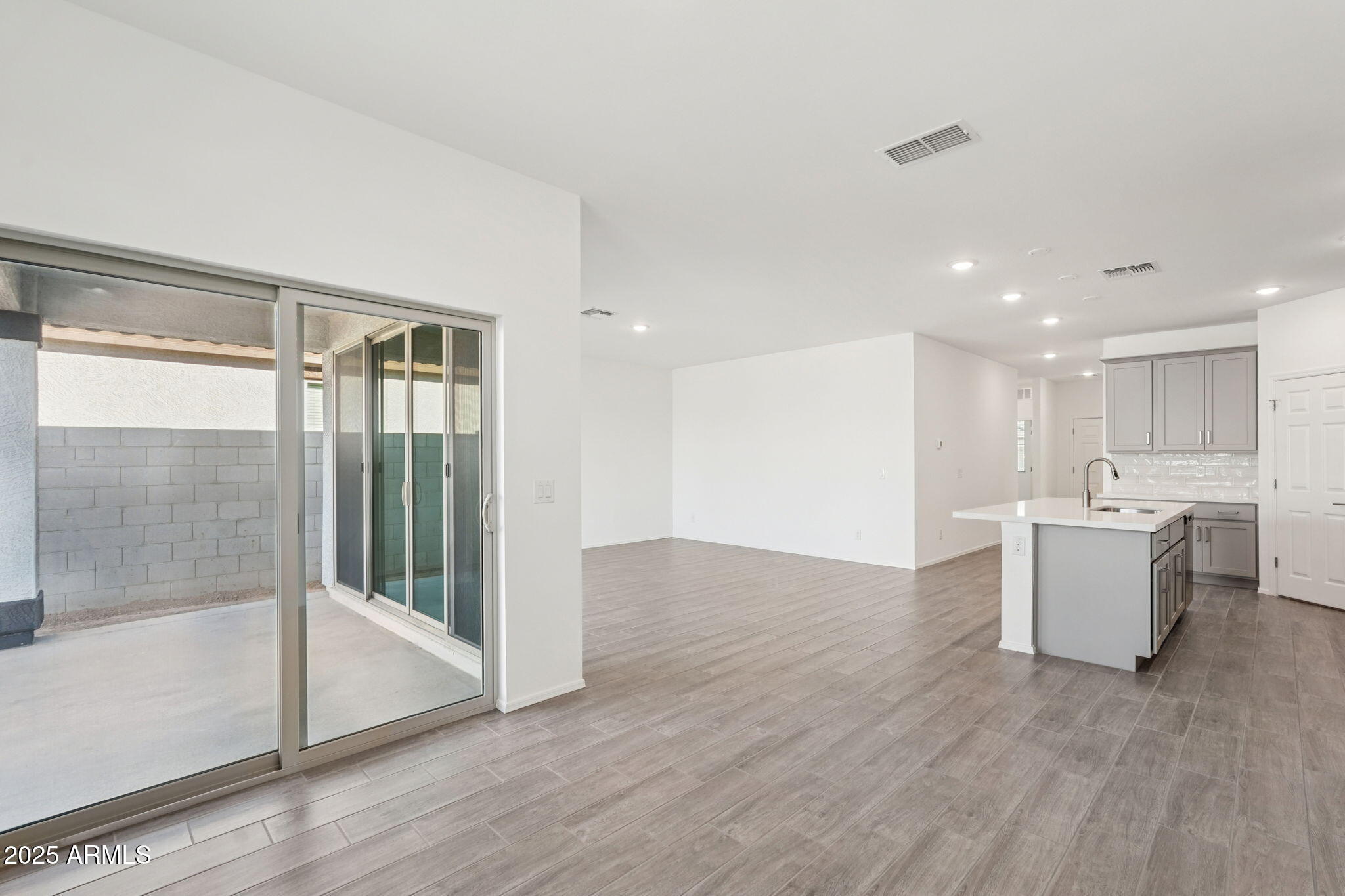 24152 W BOWKER Street