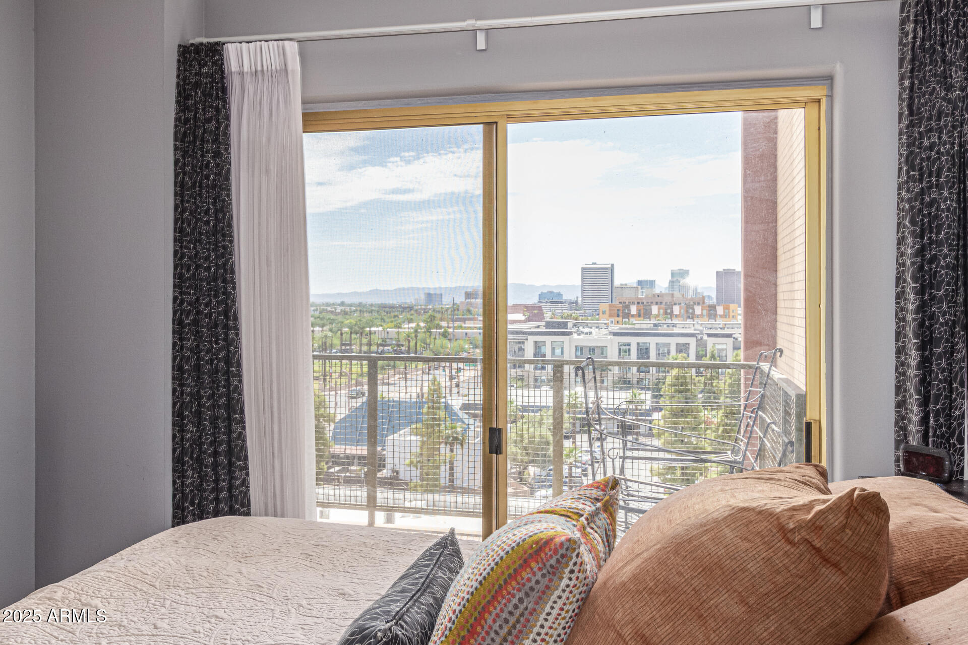 4750 N CENTRAL Avenue, 7B