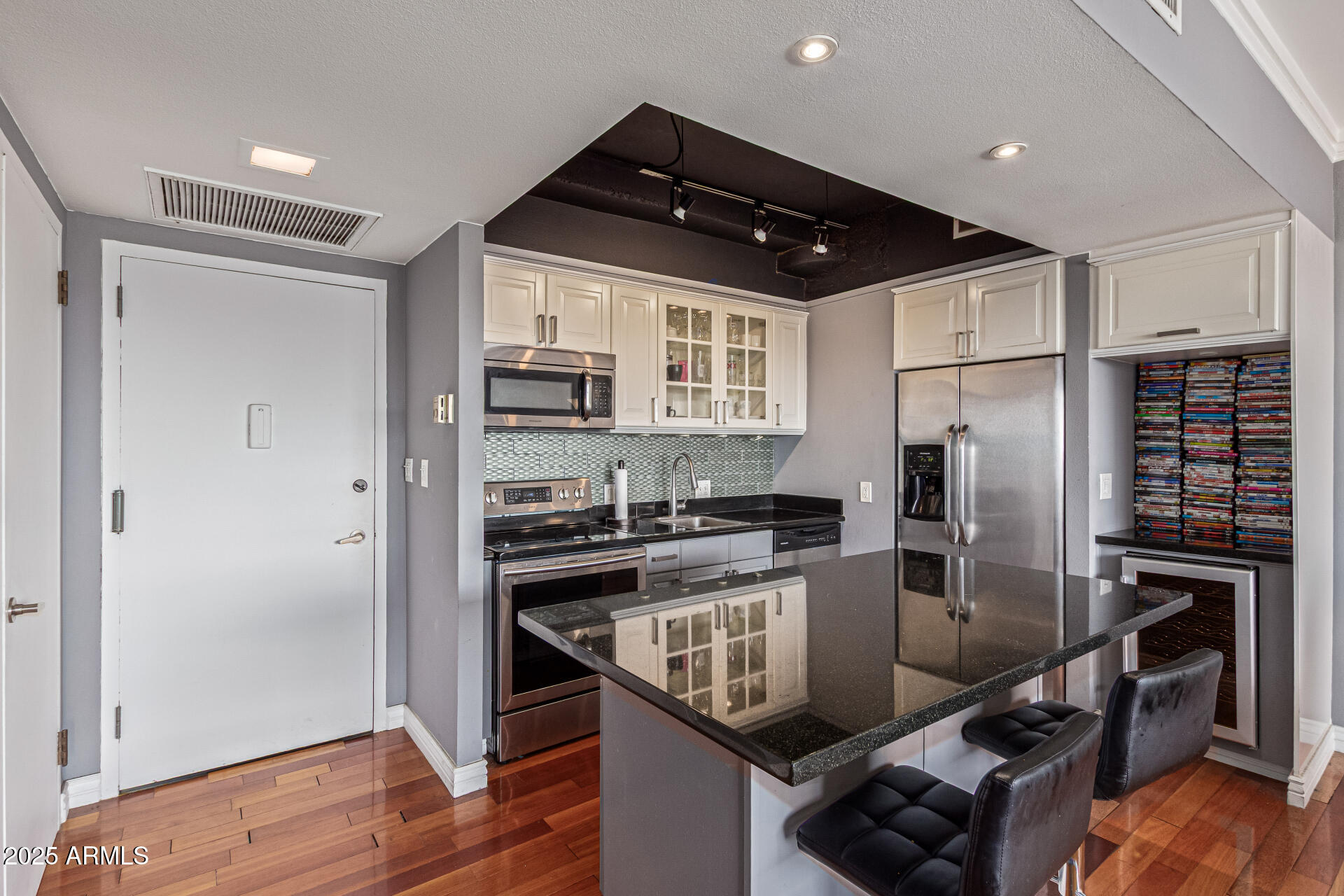 4750 N CENTRAL Avenue, 7B