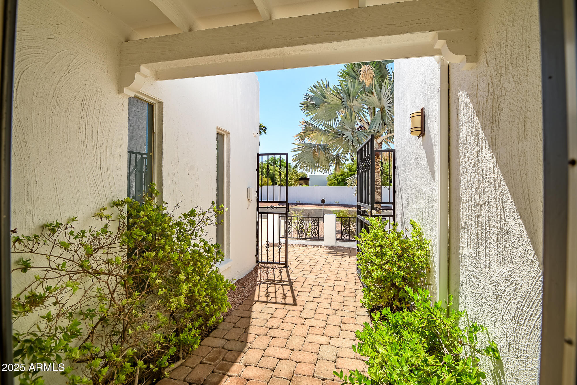 110 E PIPING ROCK Road