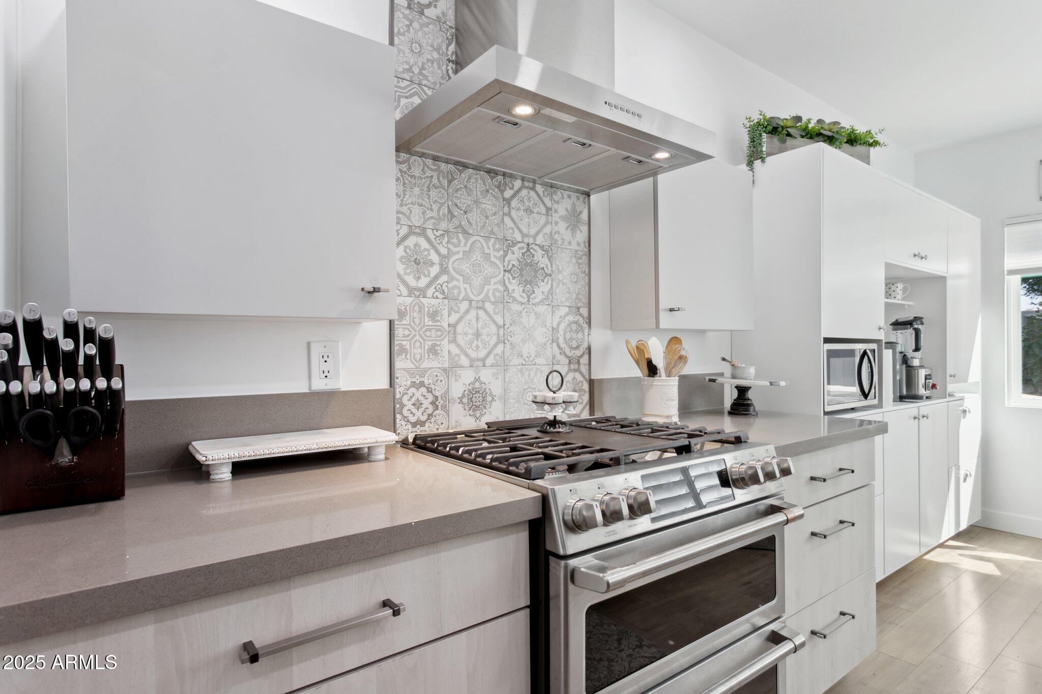 216 W Winged Foot Road