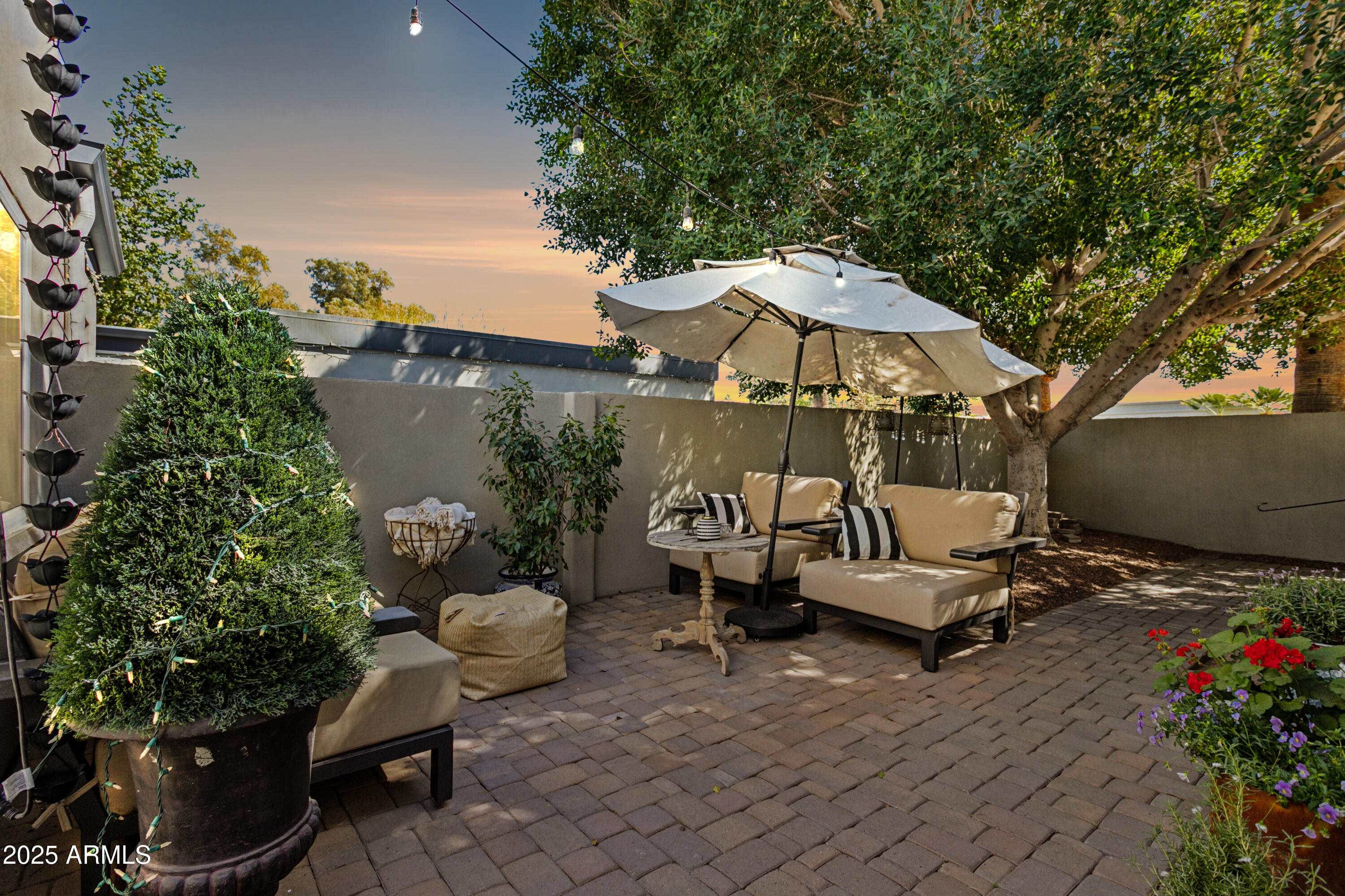 216 W Winged Foot Road