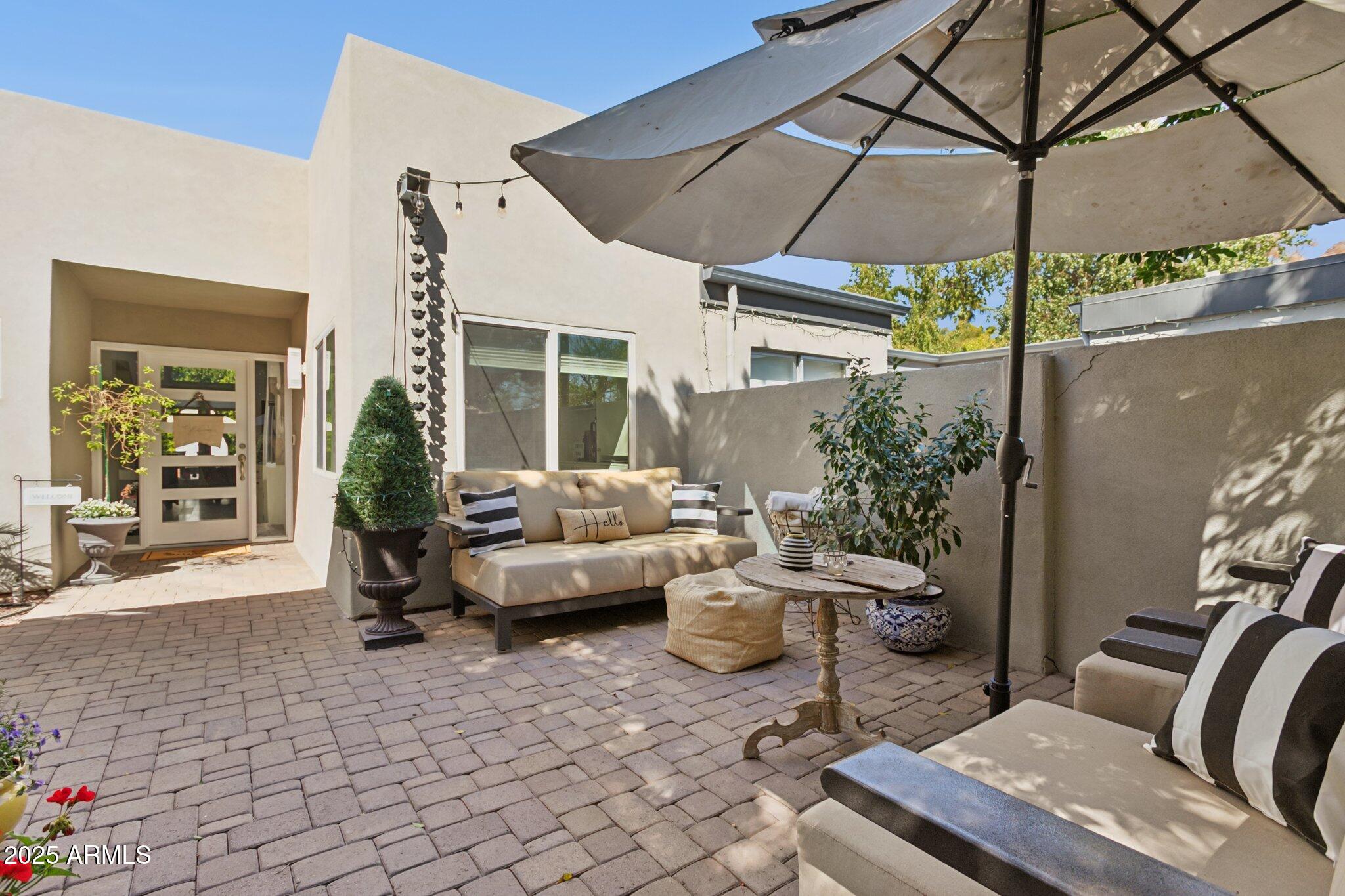 216 W Winged Foot Road