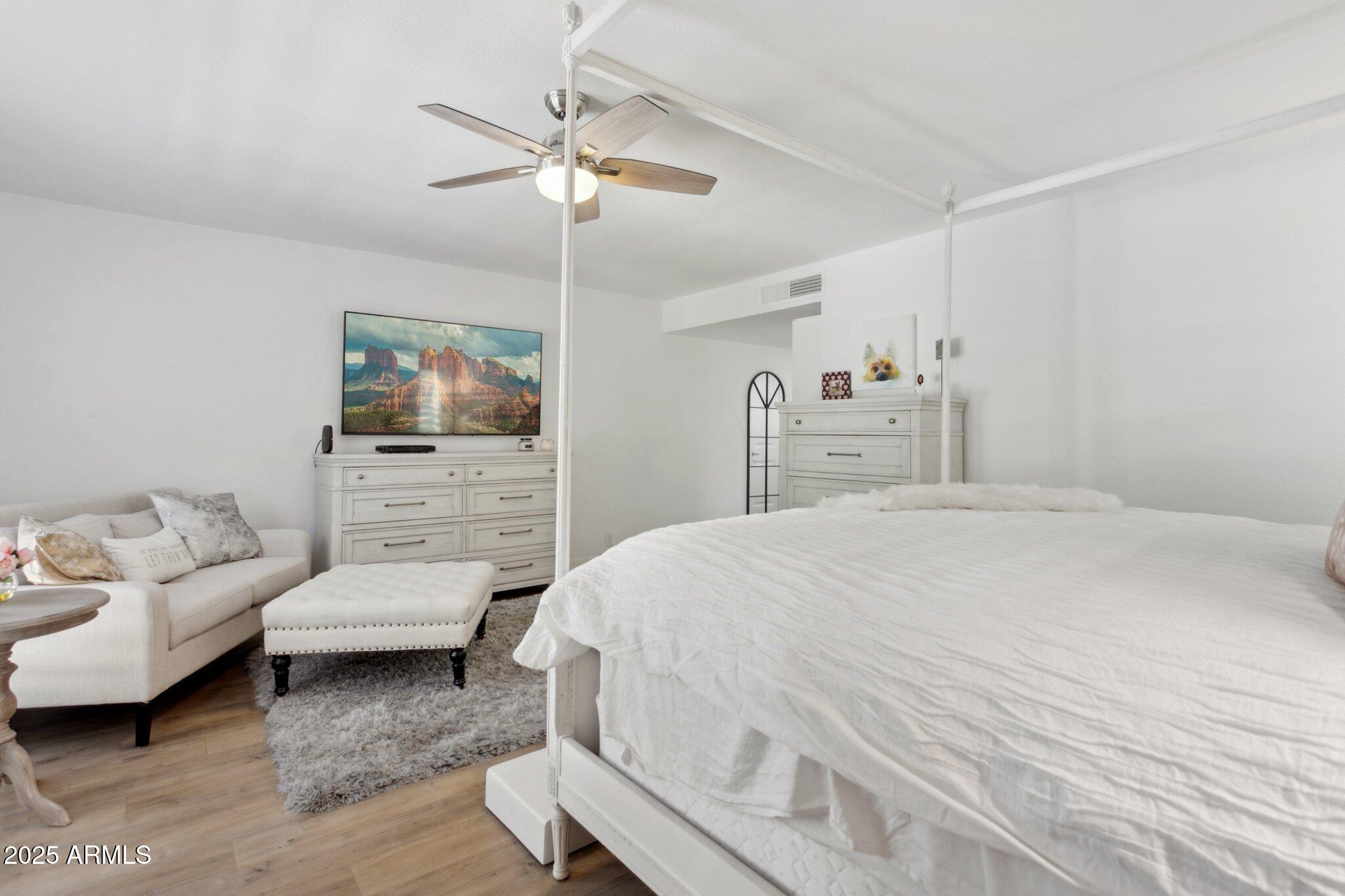 216 W Winged Foot Road