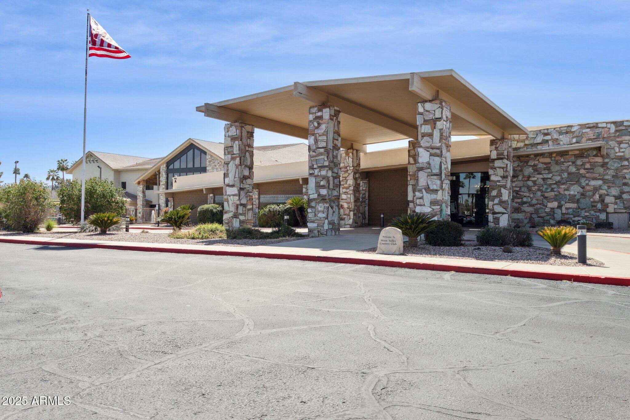 216 W Winged Foot Road