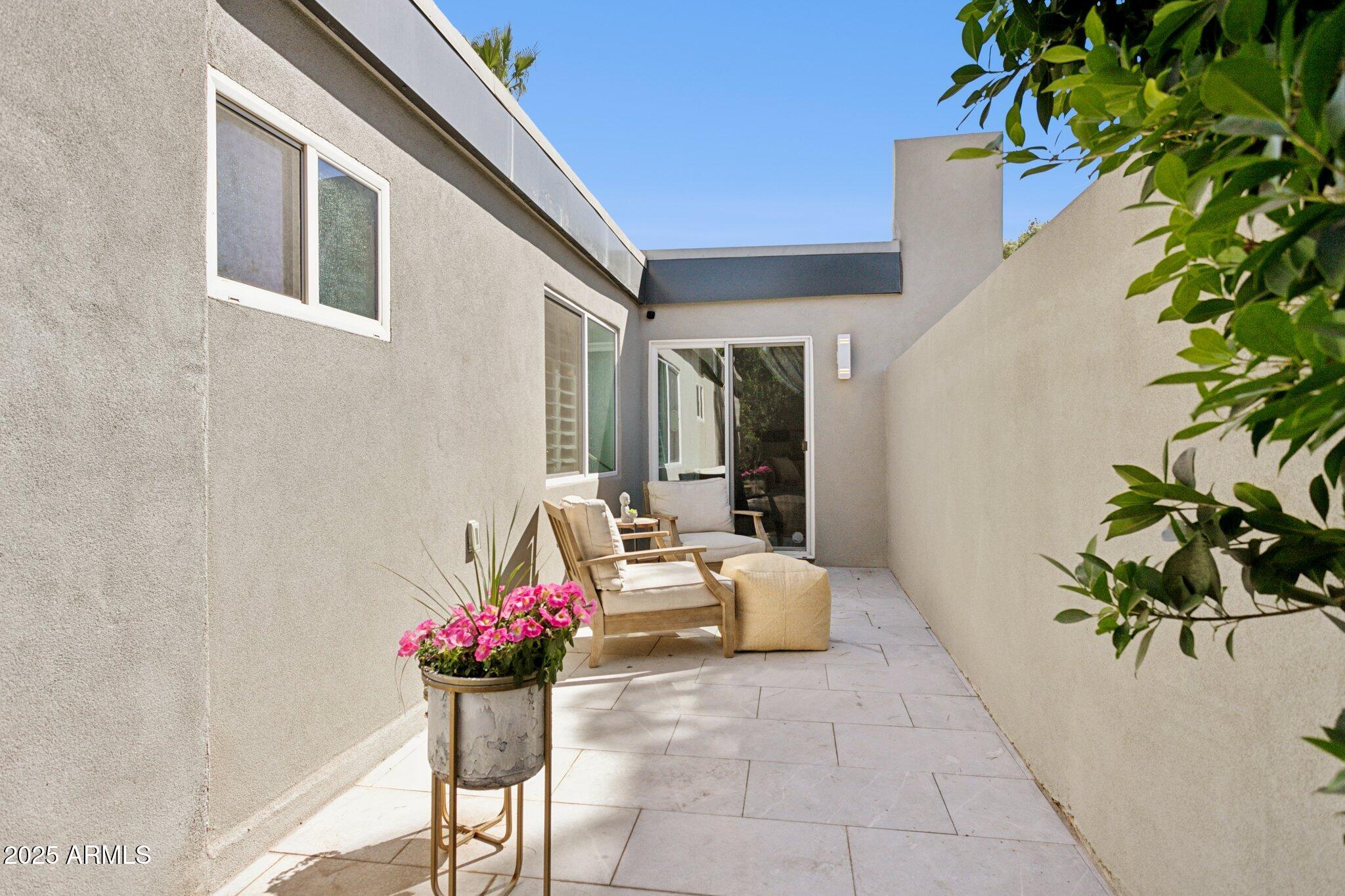 216 W Winged Foot Road