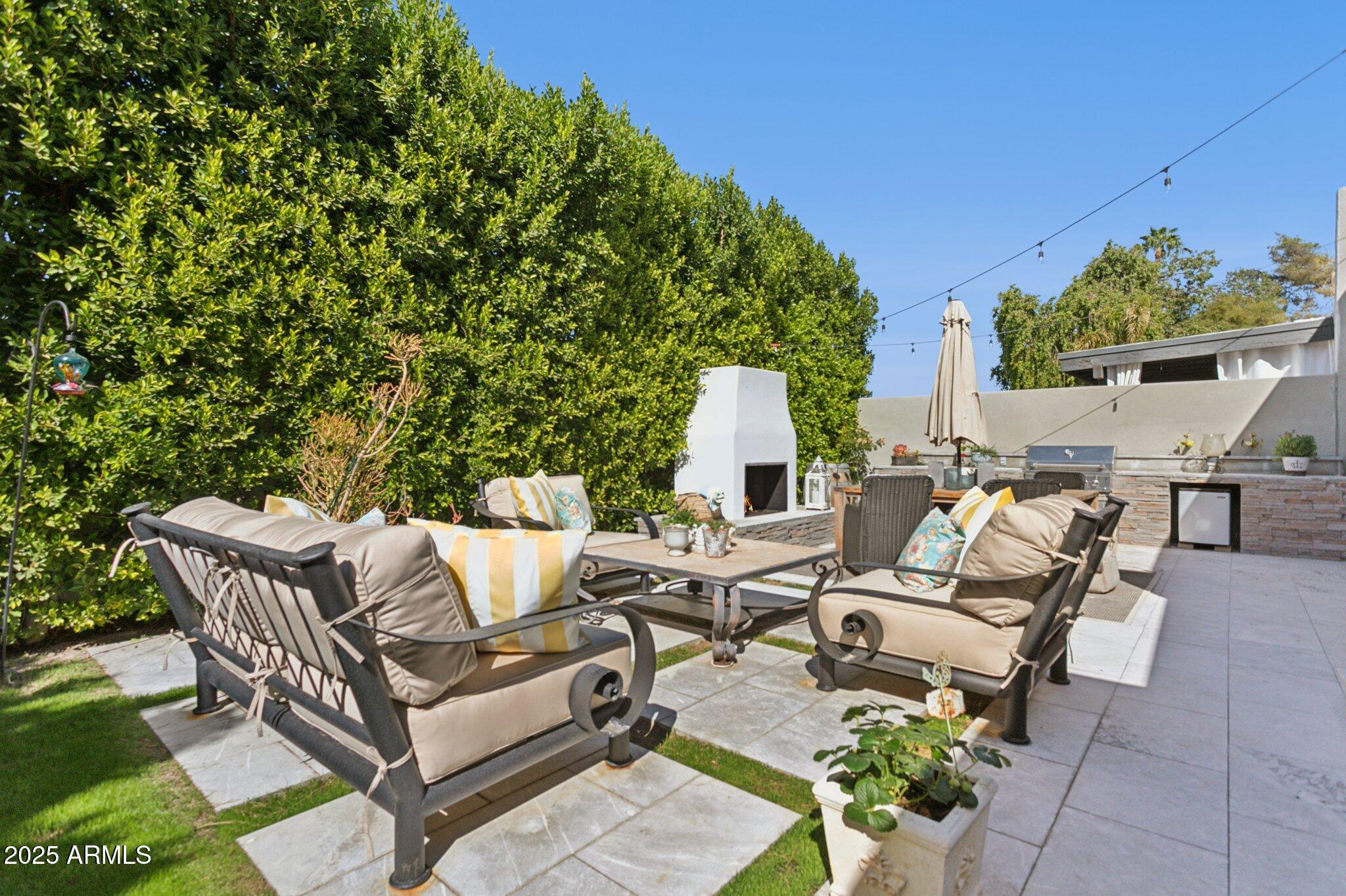 216 W Winged Foot Road