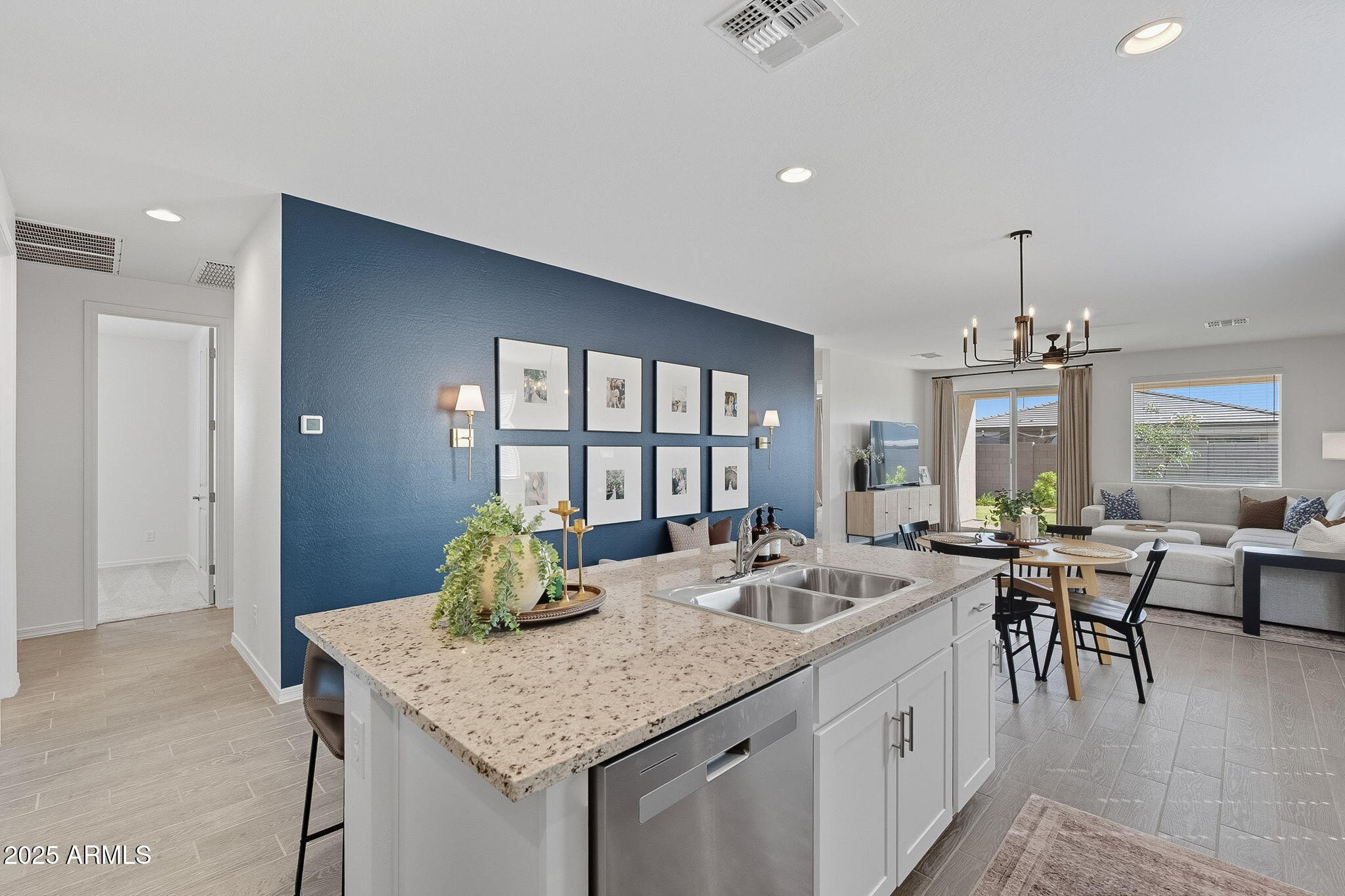 11449 E UNITY Avenue