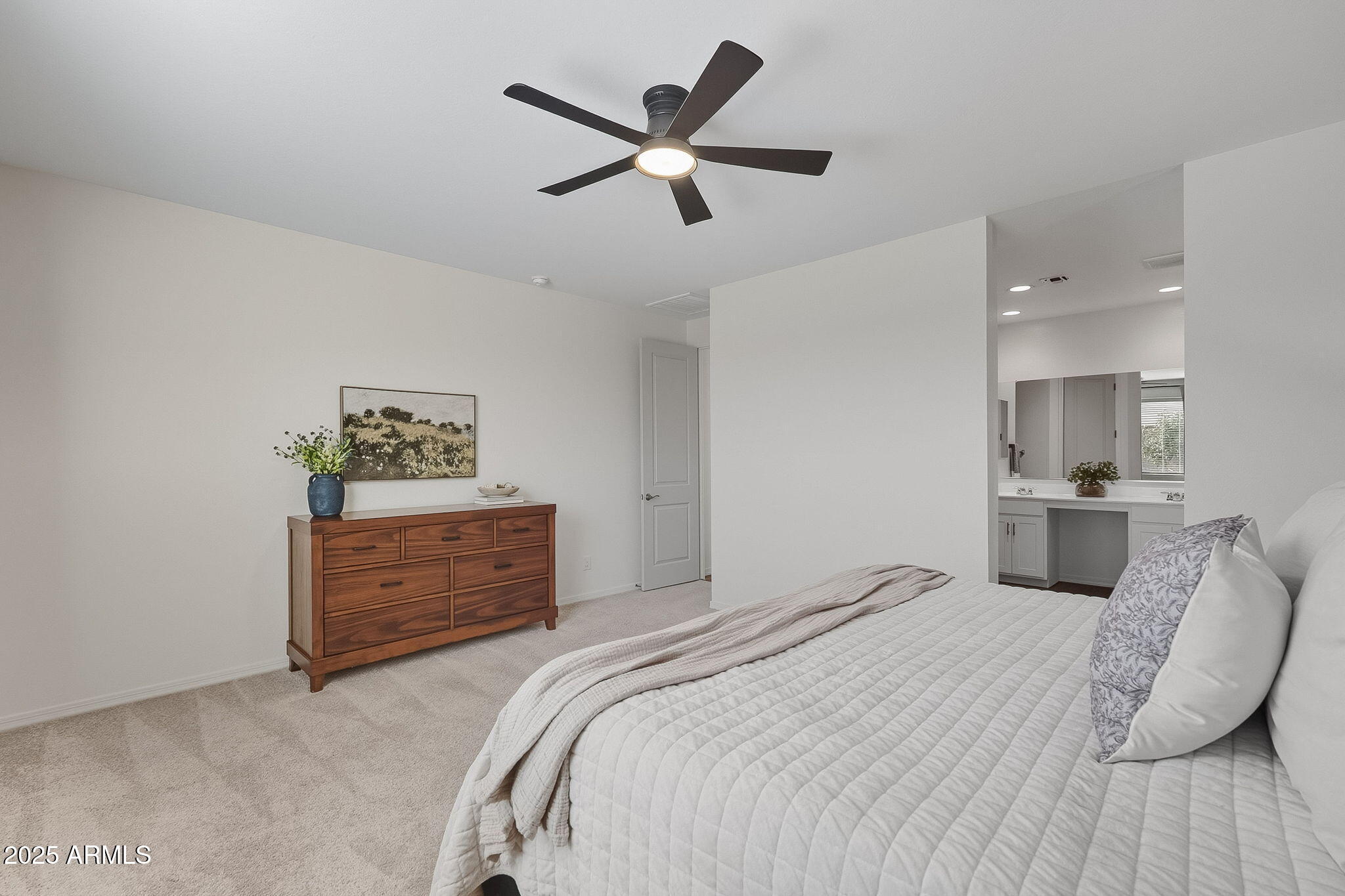 11449 E UNITY Avenue