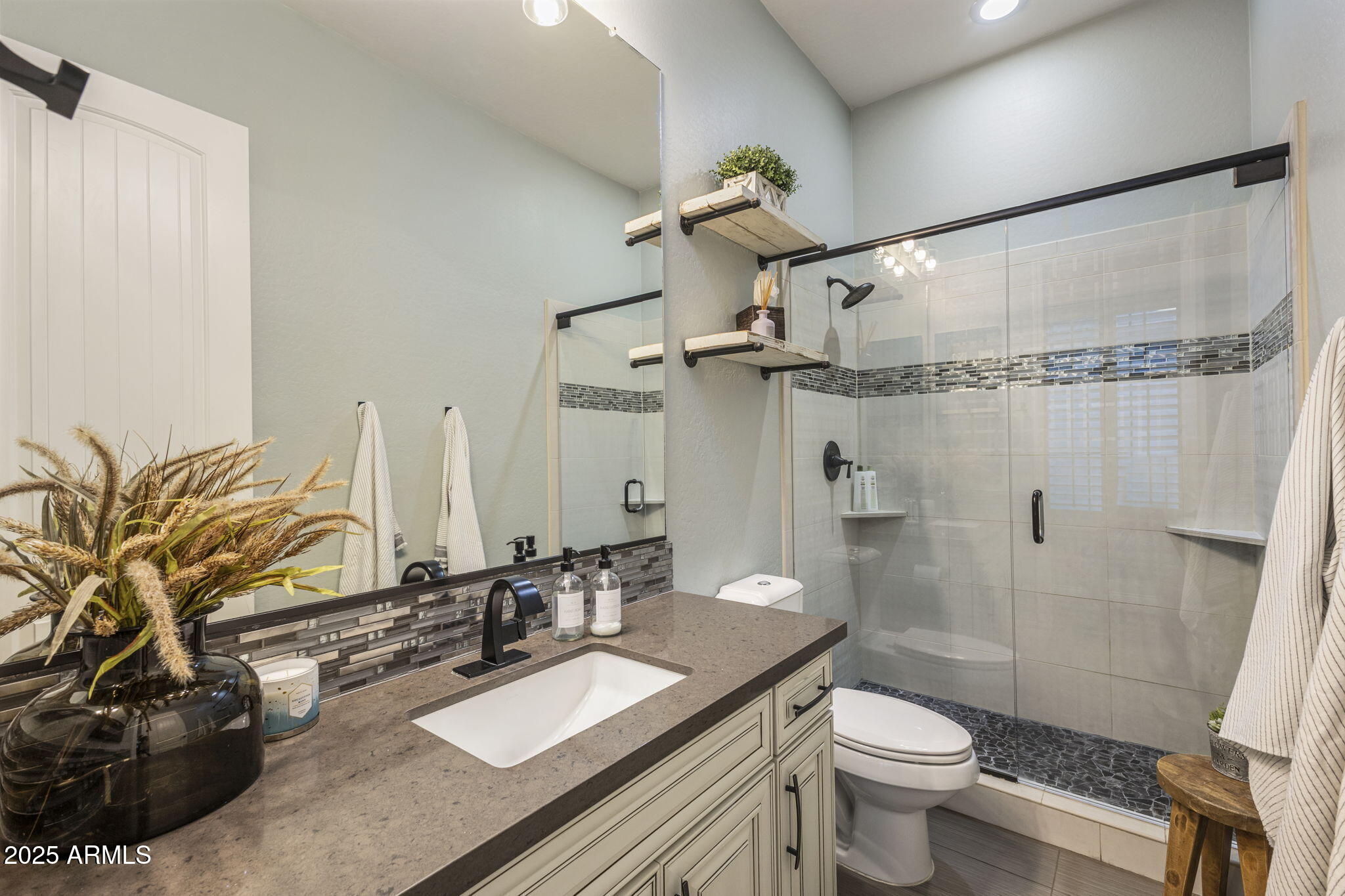 1130 E CLIFTON Court