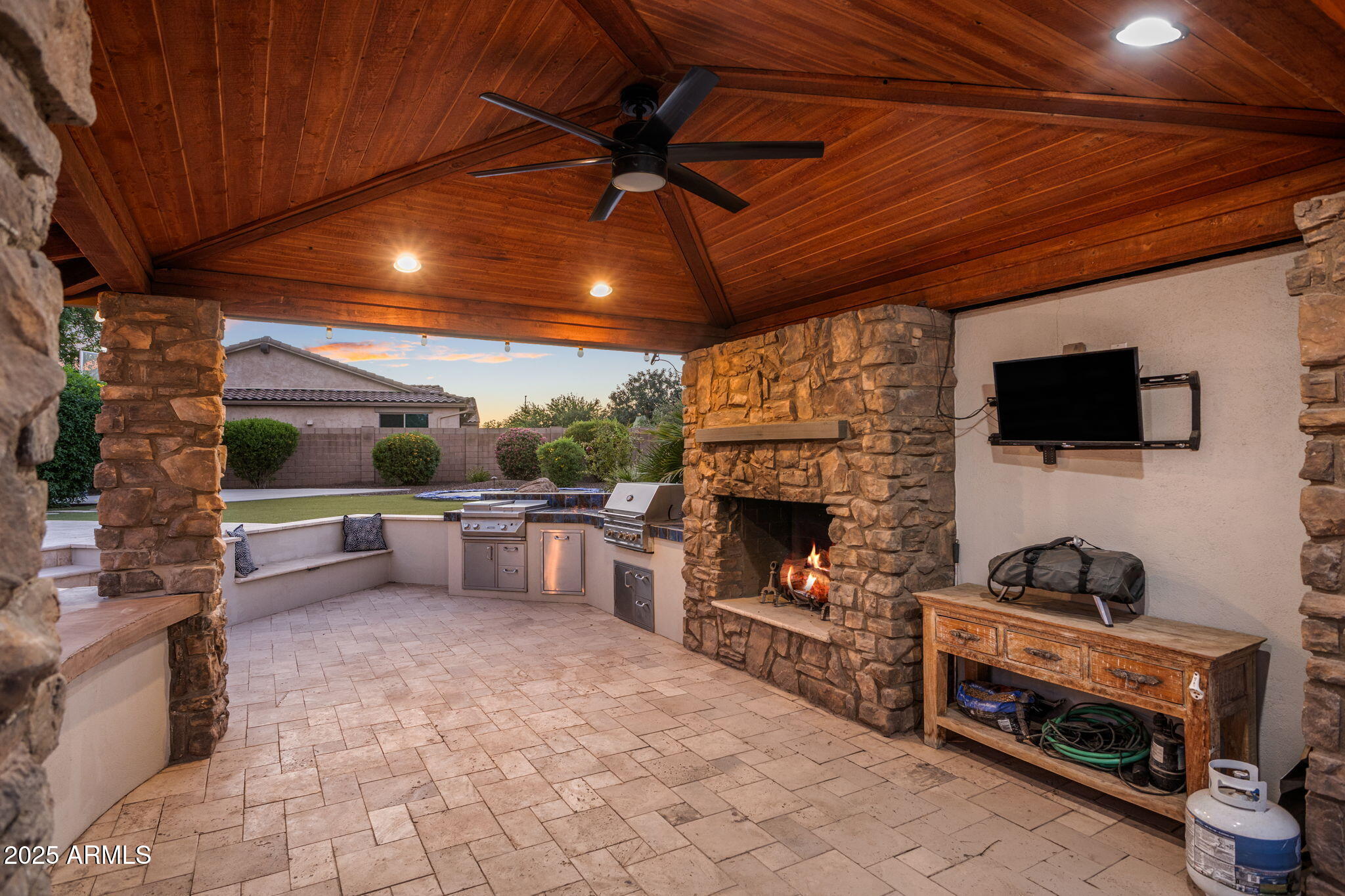 1130 E CLIFTON Court