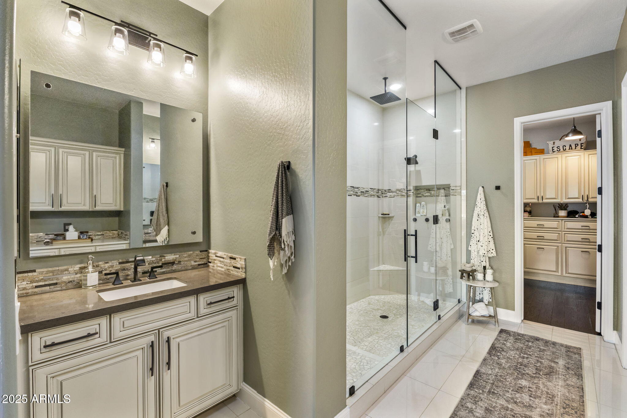 1130 E CLIFTON Court