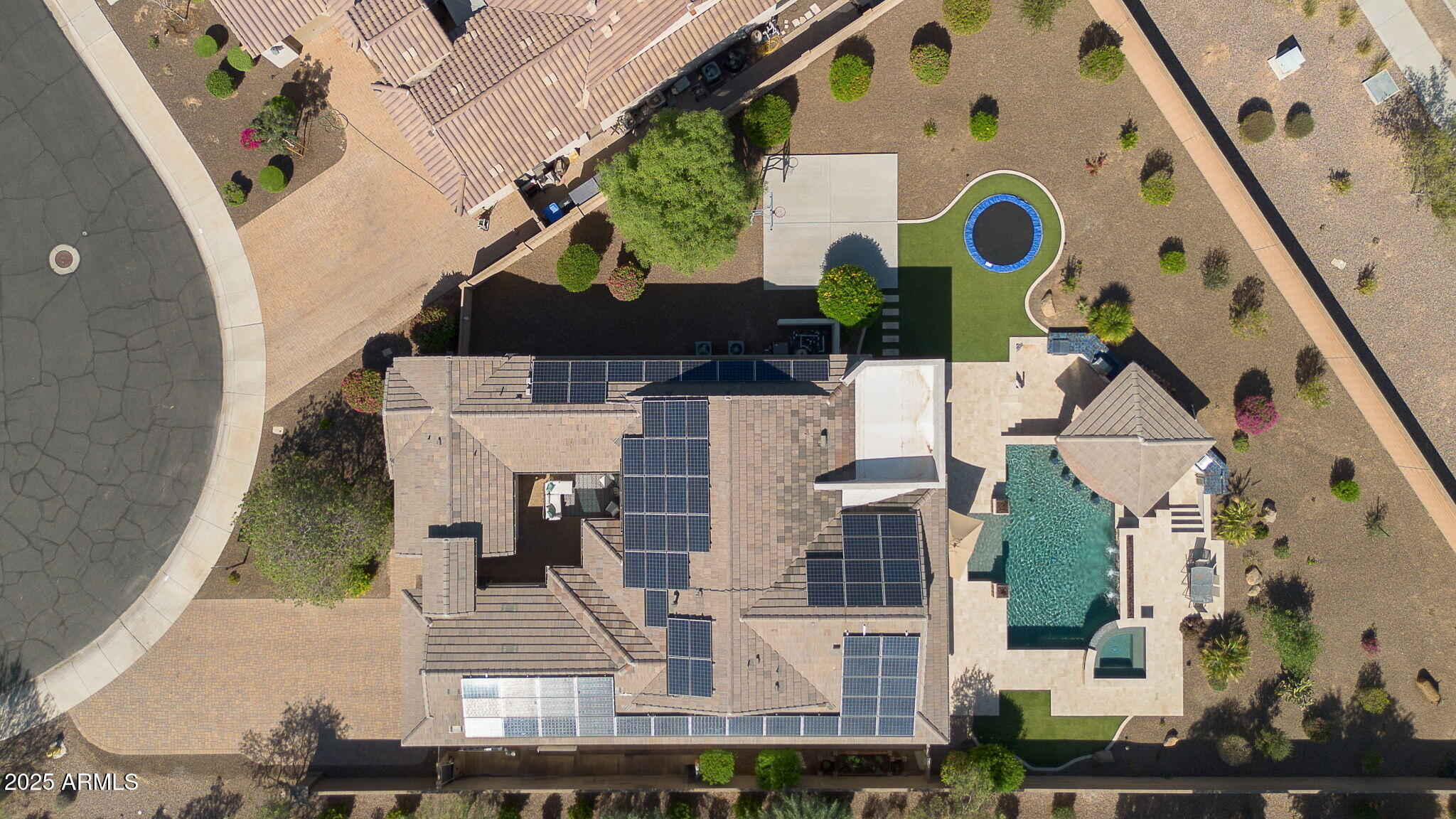 1130 E CLIFTON Court