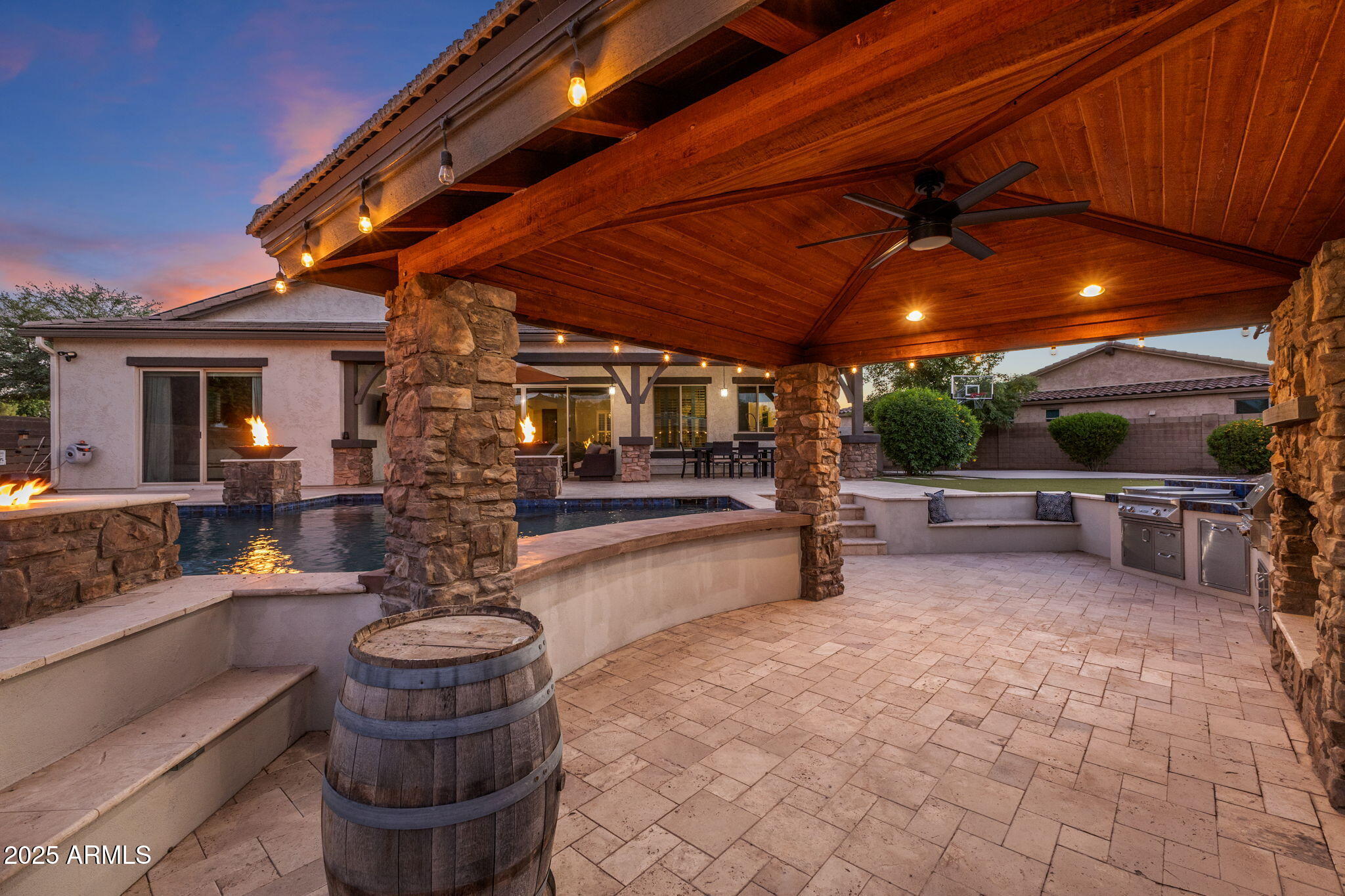 1130 E CLIFTON Court