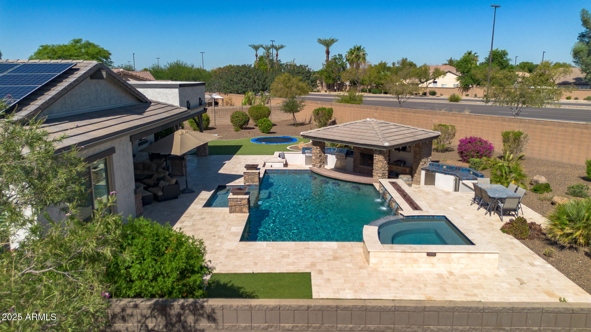 1130 E CLIFTON Court