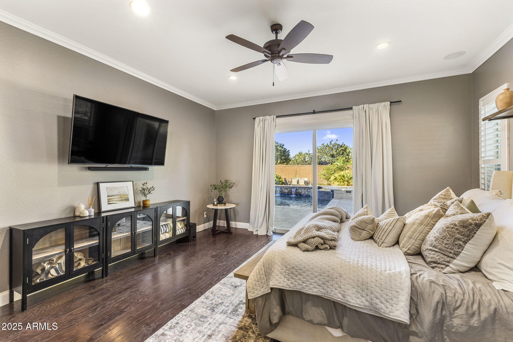 1130 E CLIFTON Court