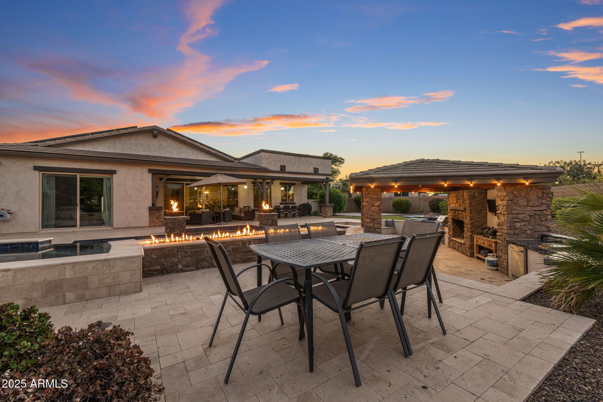 1130 E CLIFTON Court