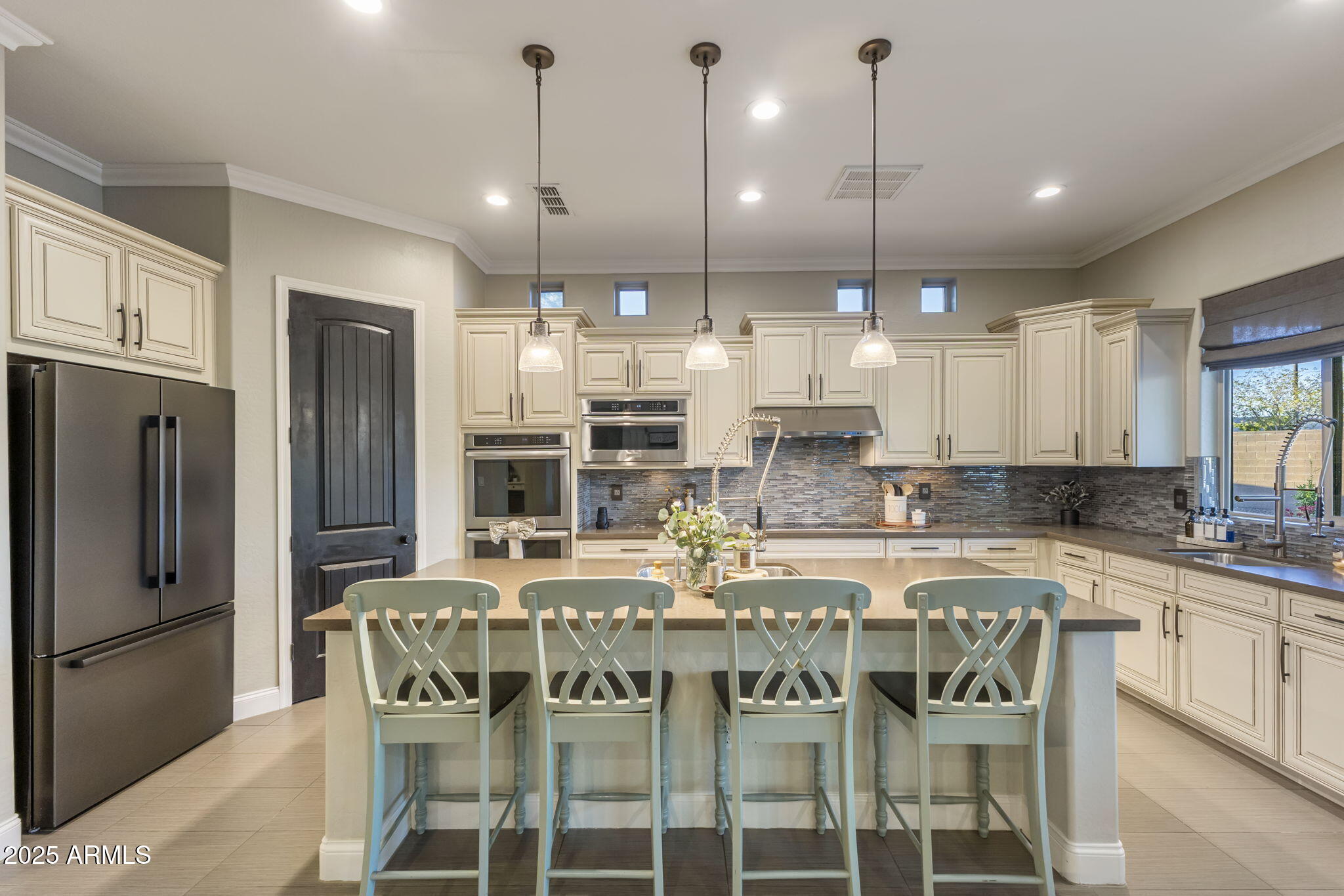 1130 E CLIFTON Court