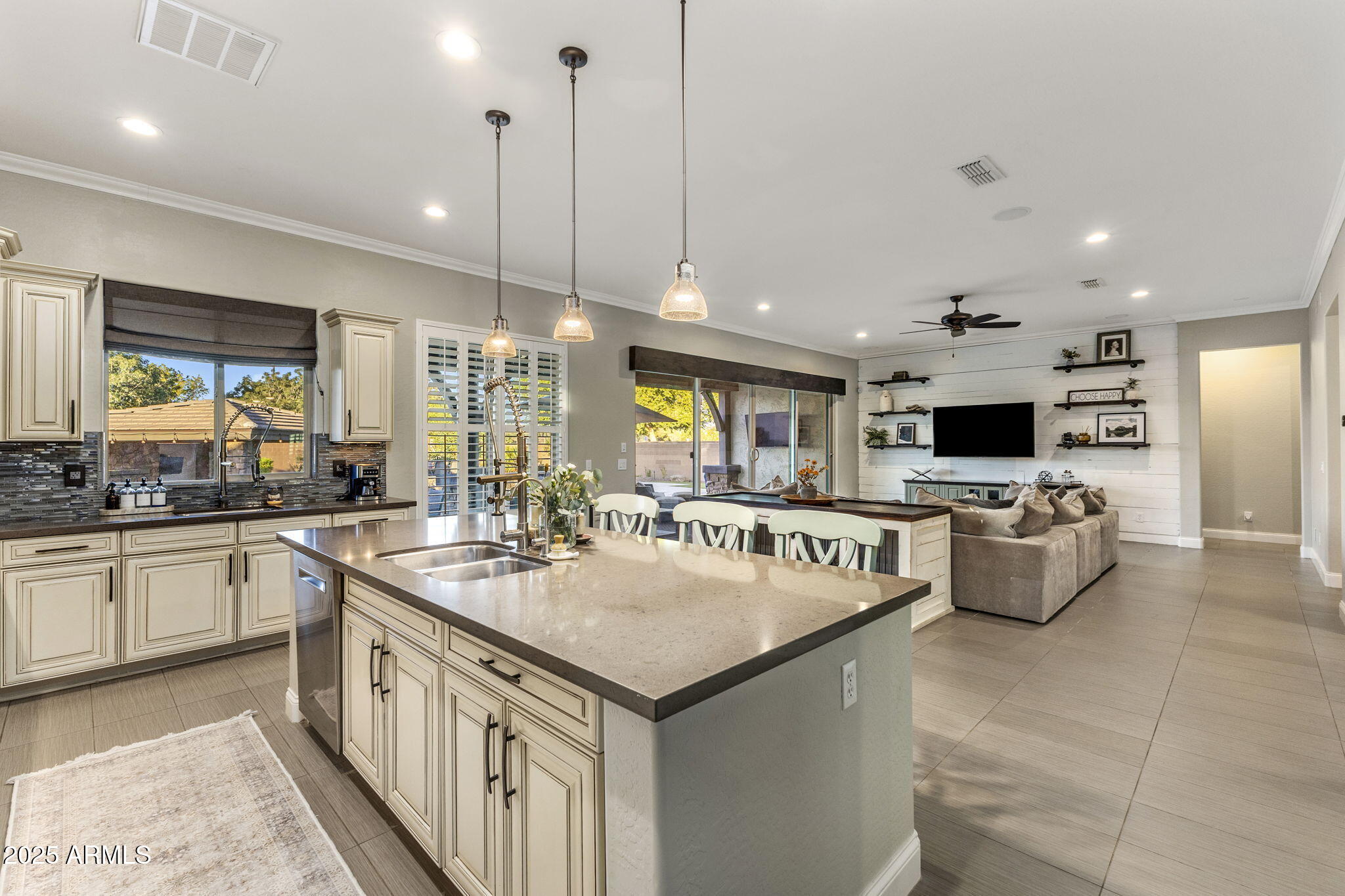 1130 E CLIFTON Court