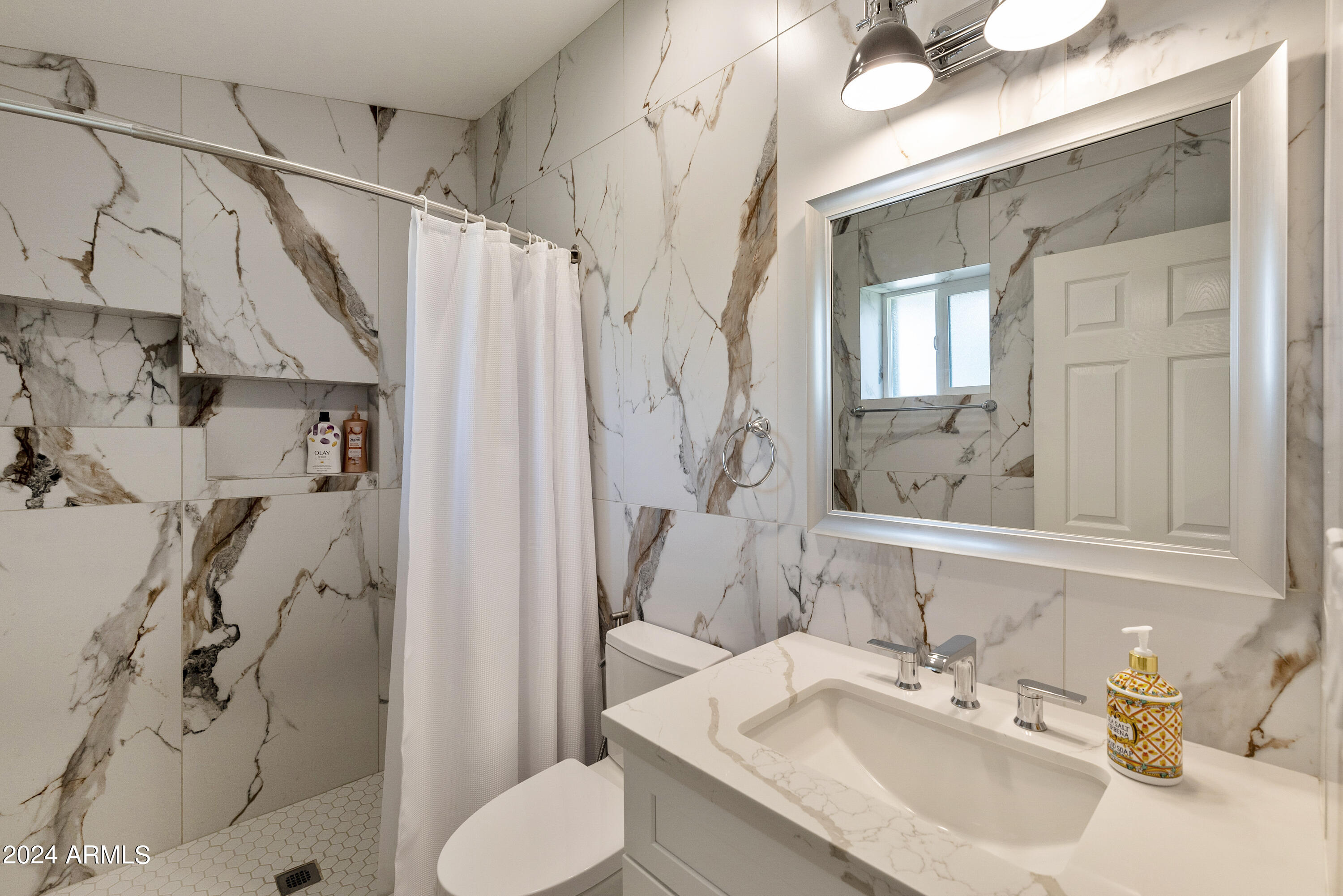 1826 W ORAIBI Drive, Phoenix