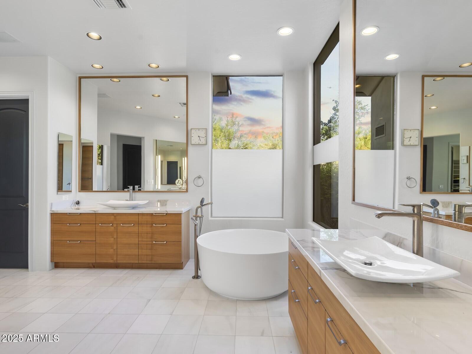 9290 E THOMPSON PEAK Parkway, 142