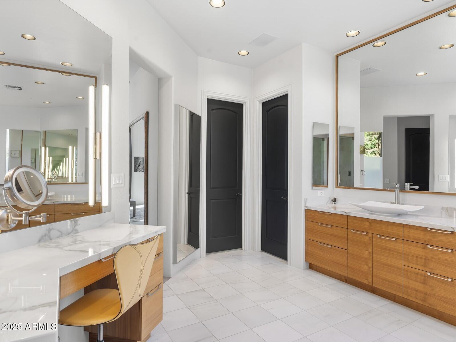 9290 E THOMPSON PEAK Parkway, 142