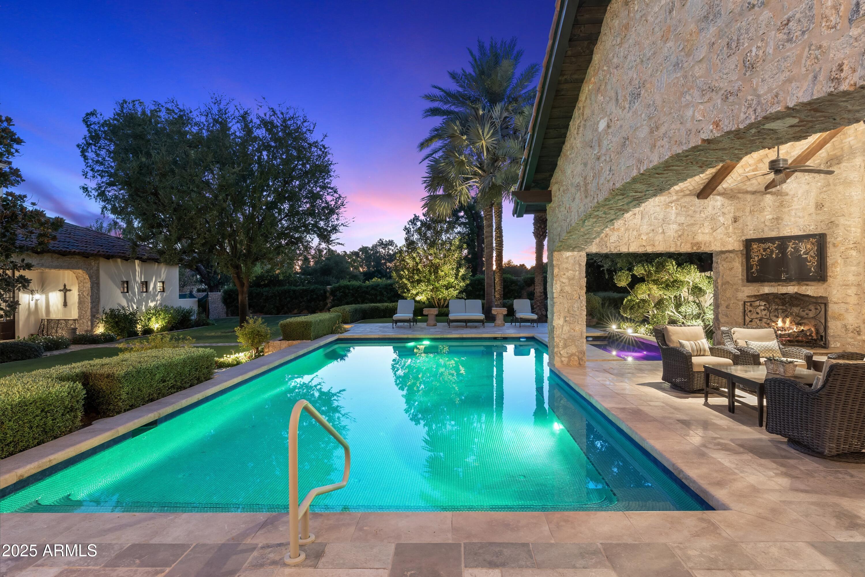 5902 E ARCADIA Lane