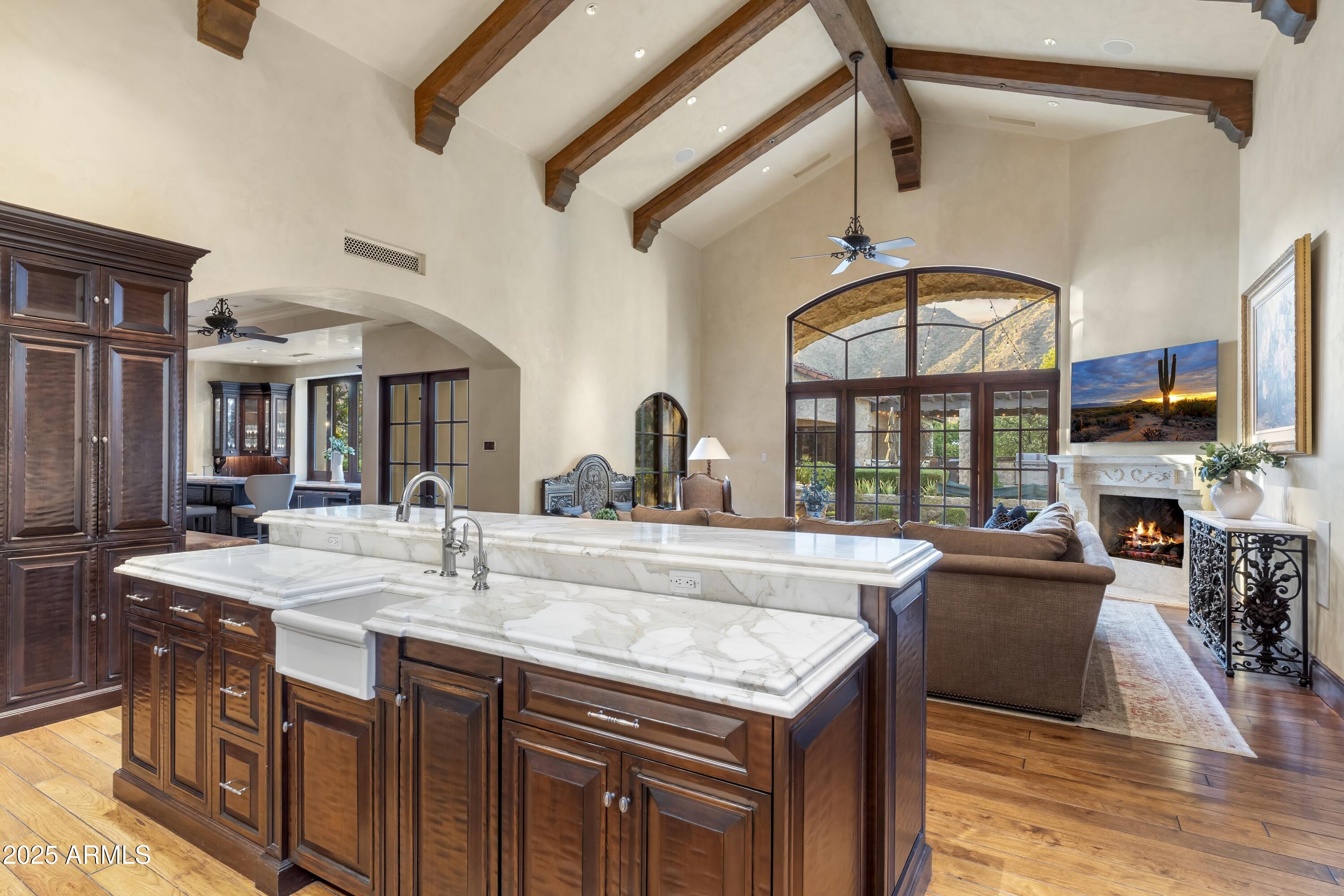 5902 E ARCADIA Lane