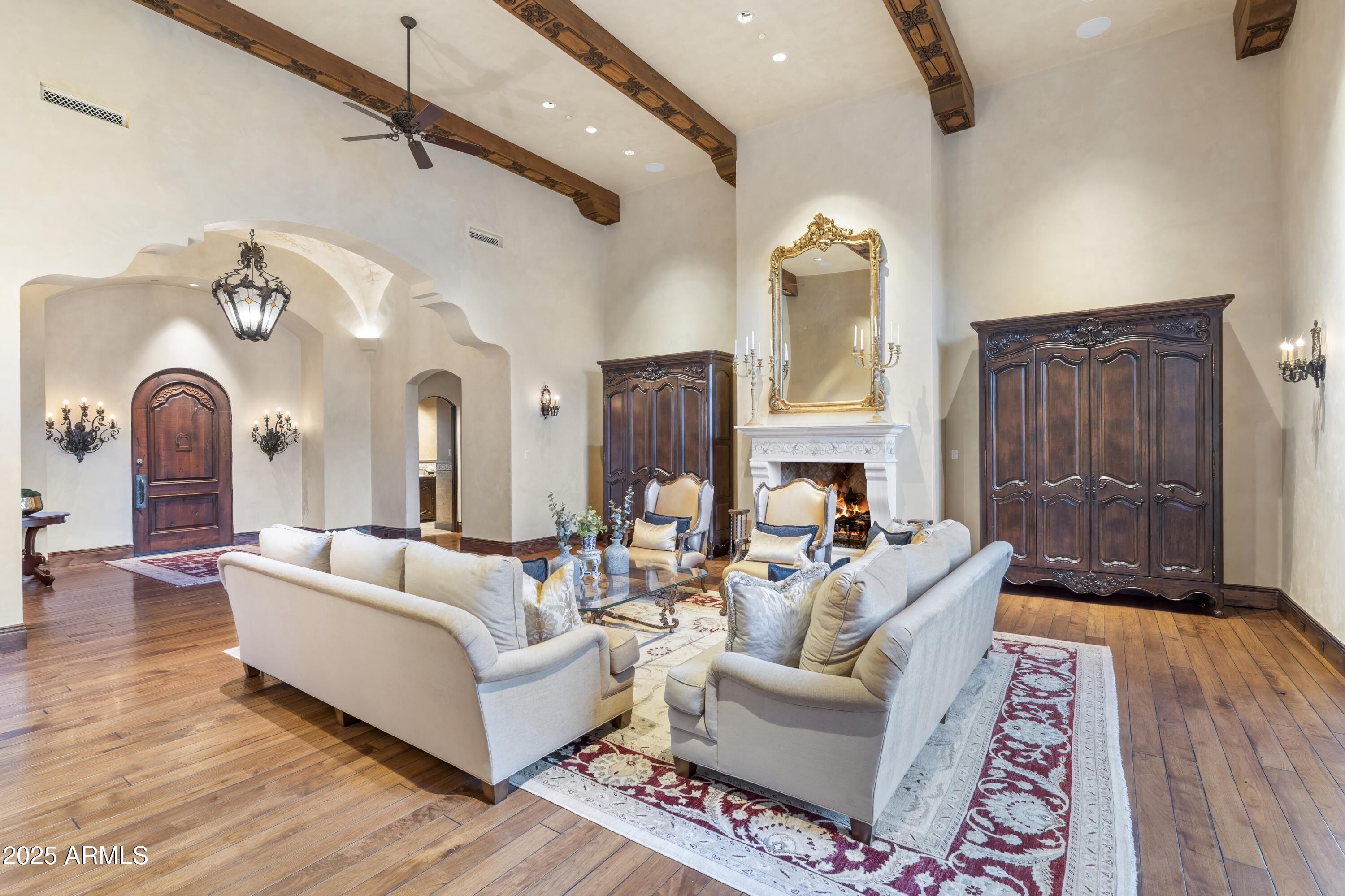 5902 E ARCADIA Lane