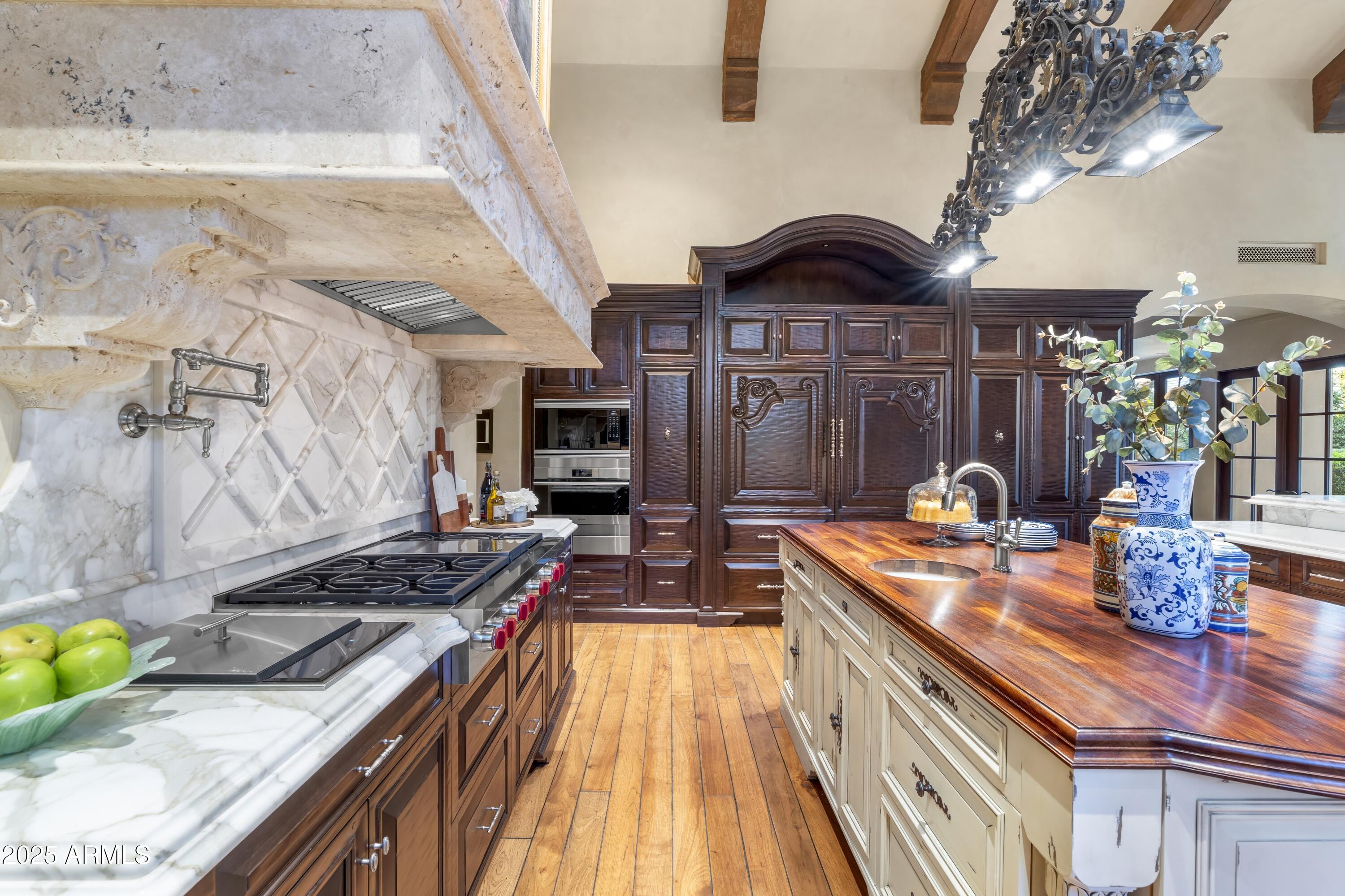 5902 E ARCADIA Lane