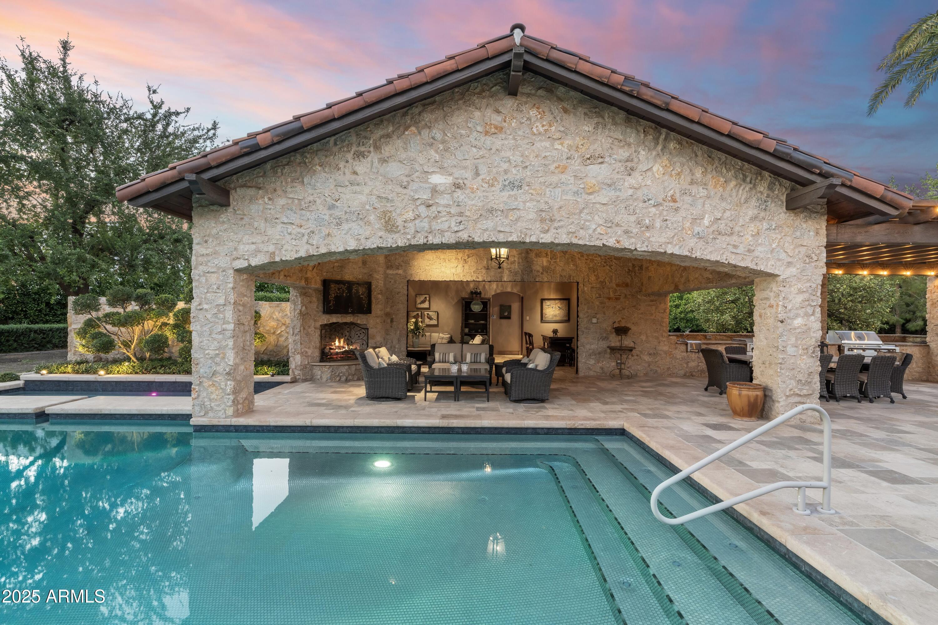 5902 E ARCADIA Lane