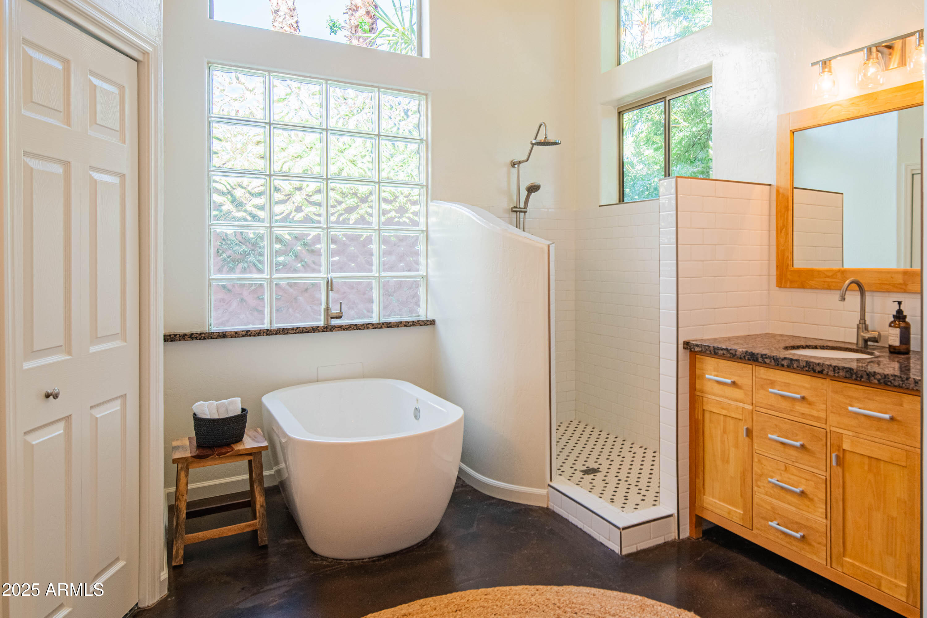 6034 E ANDERSON Drive