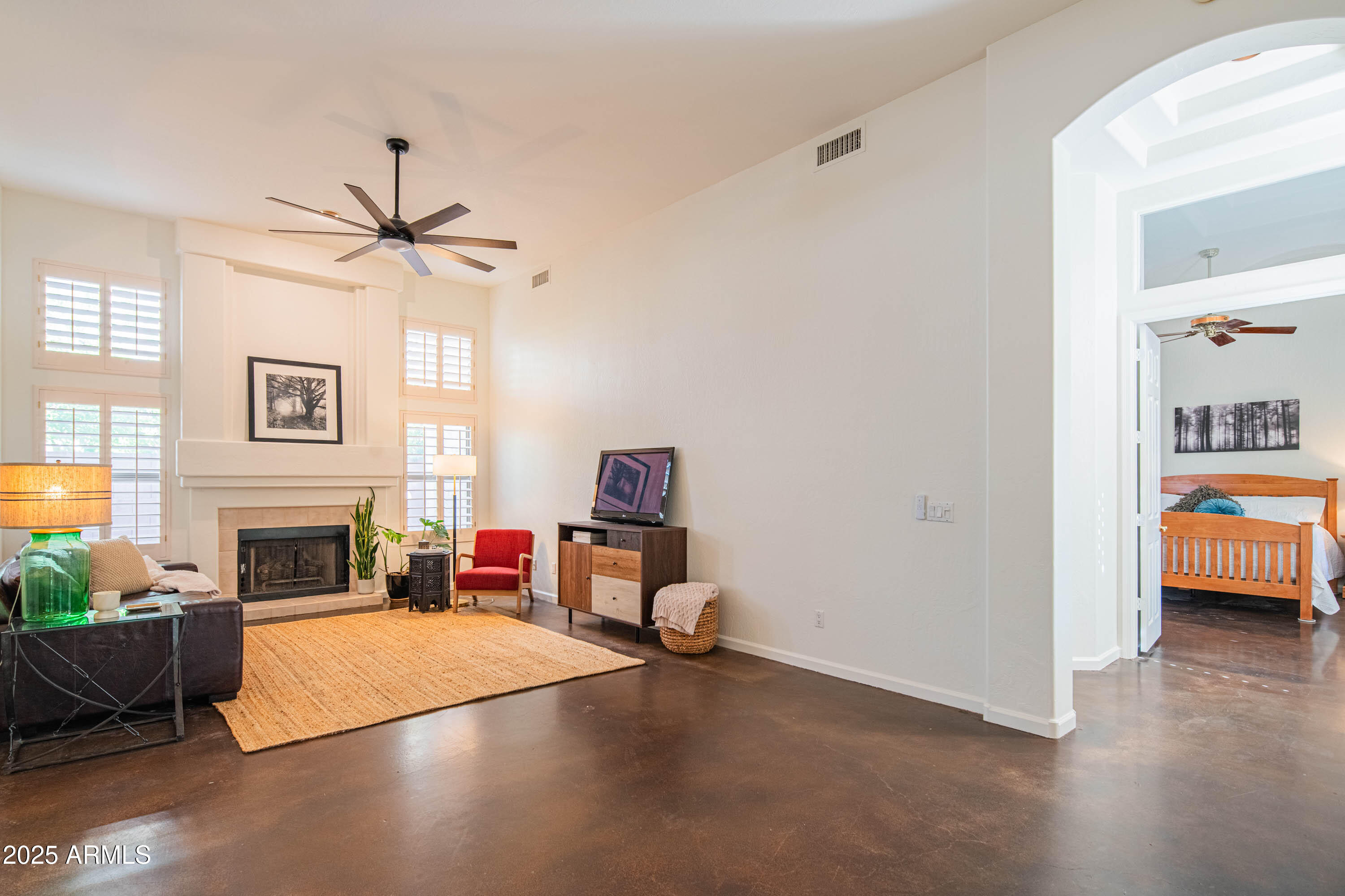 6034 E ANDERSON Drive