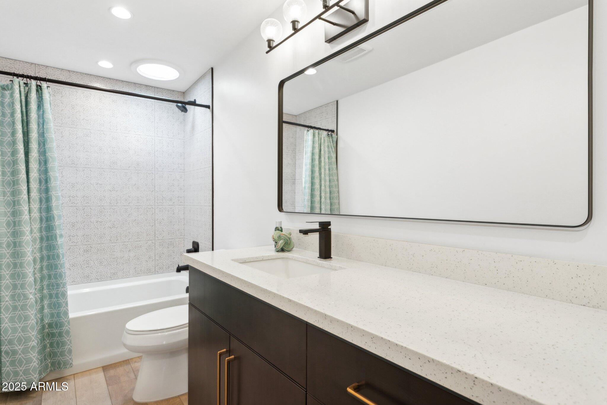 6824 E 2ND Street, 215