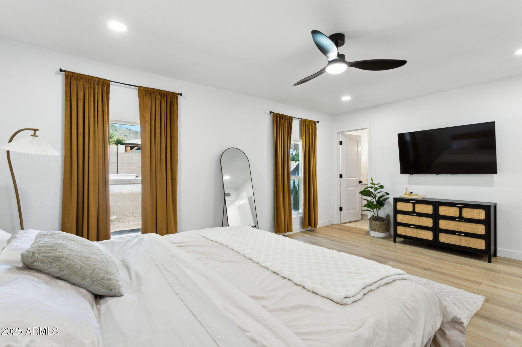 4324 E SUNRISE Drive