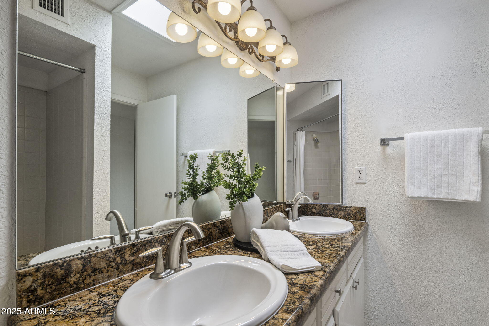 7752 N VIA DEL MUNDO