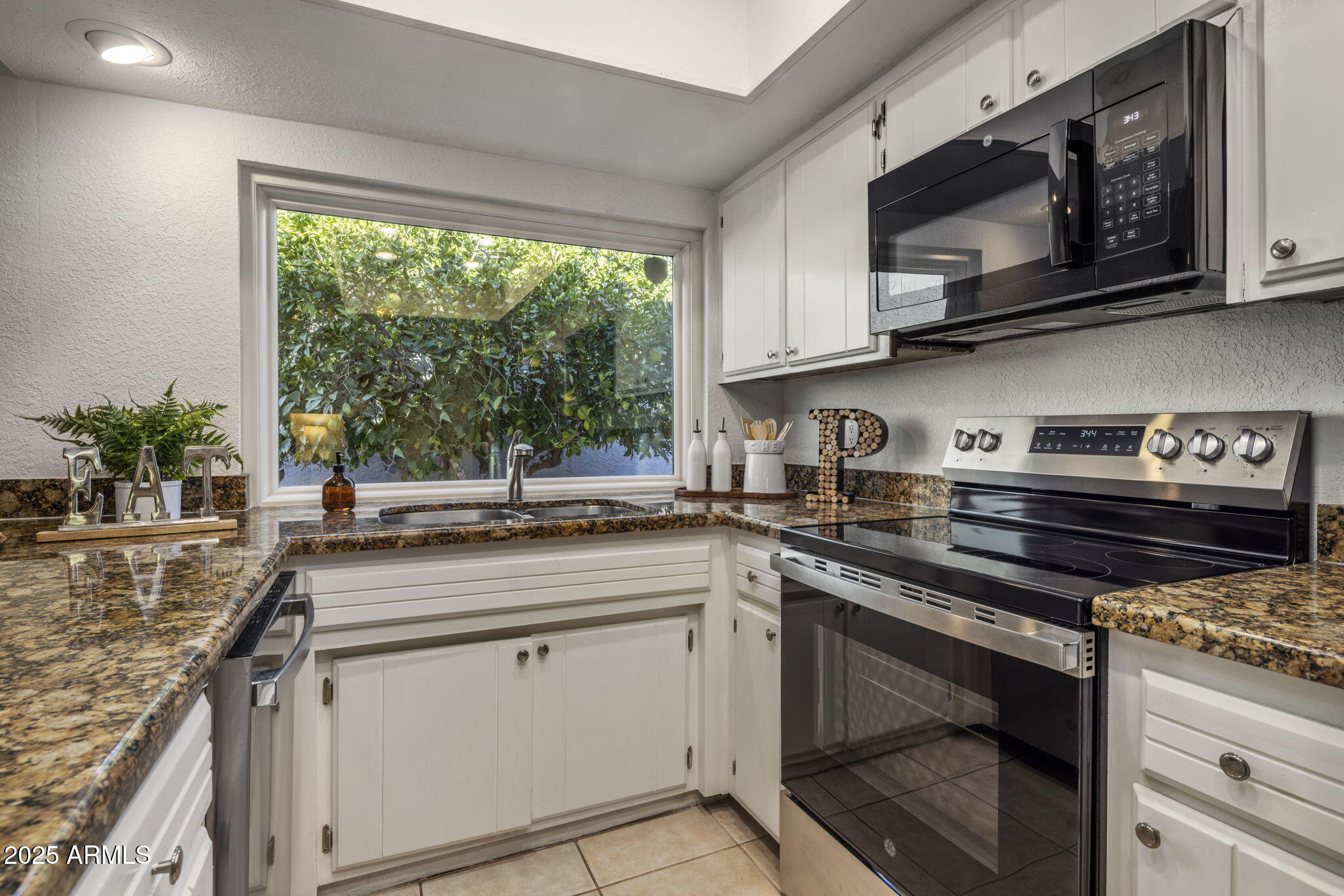 7752 N VIA DEL MUNDO