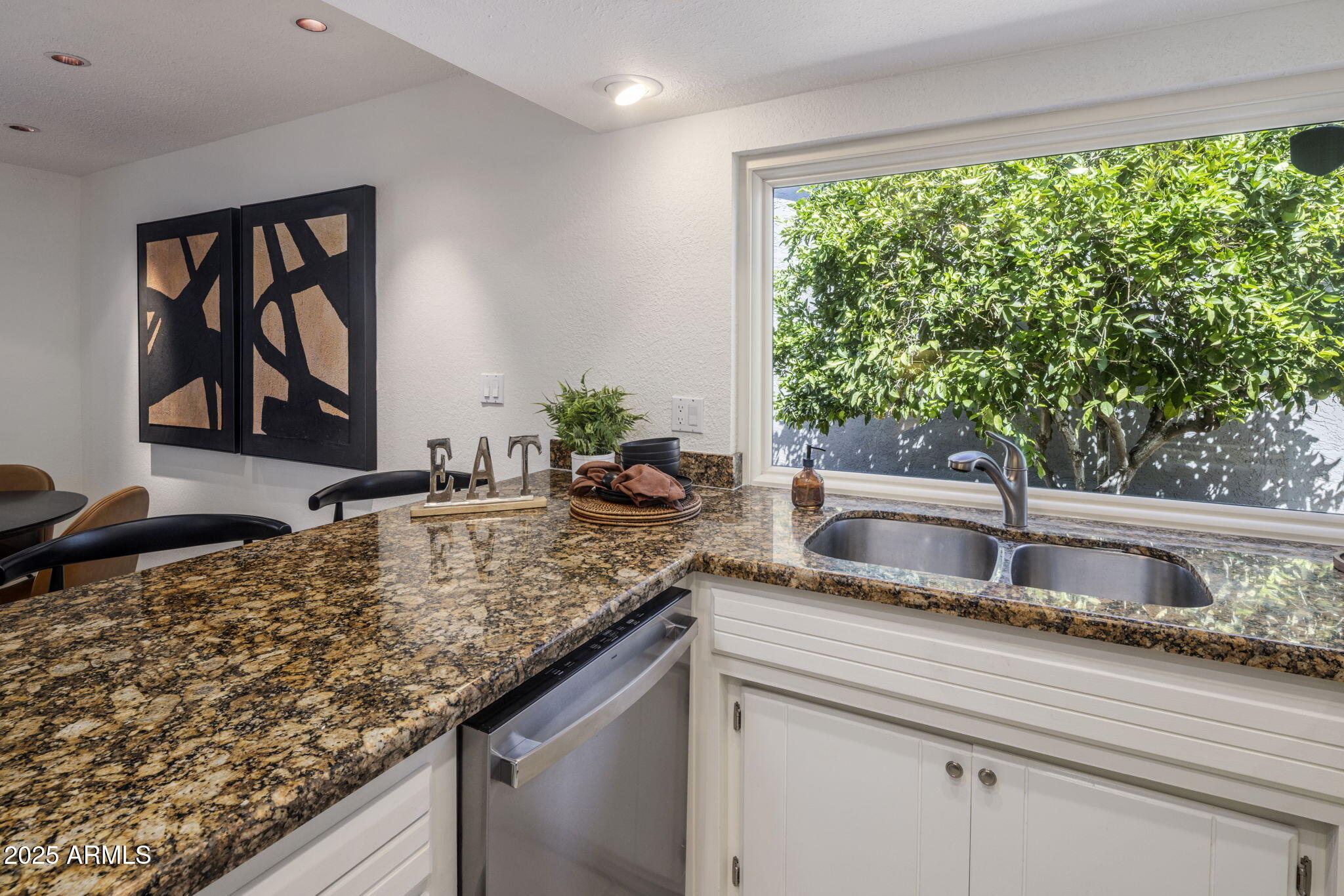 7752 N VIA DEL MUNDO